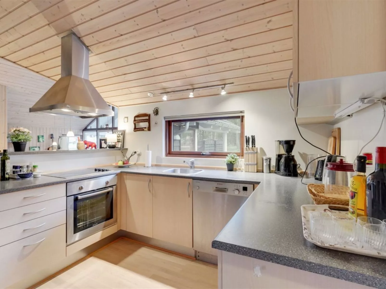 "Matine" - 800m from the sea-Binnen