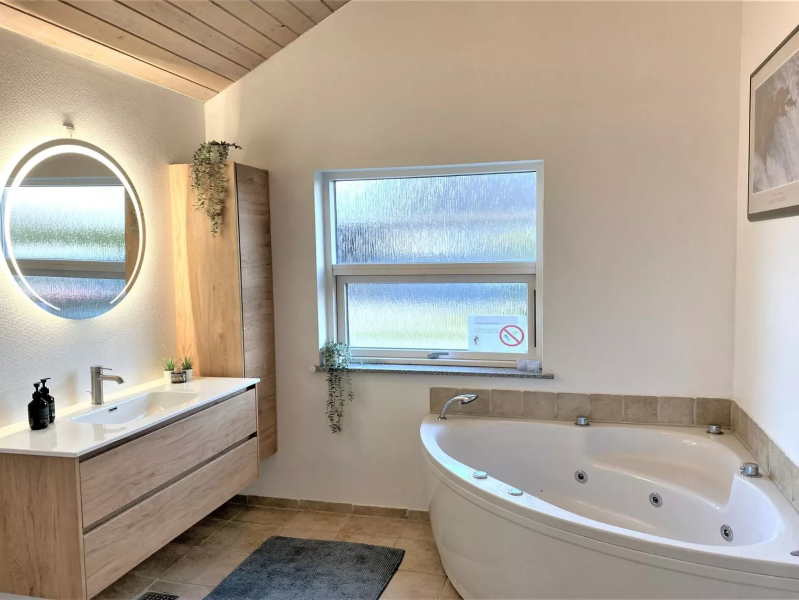 "Thorwith" - 150m from the sea-Binnen