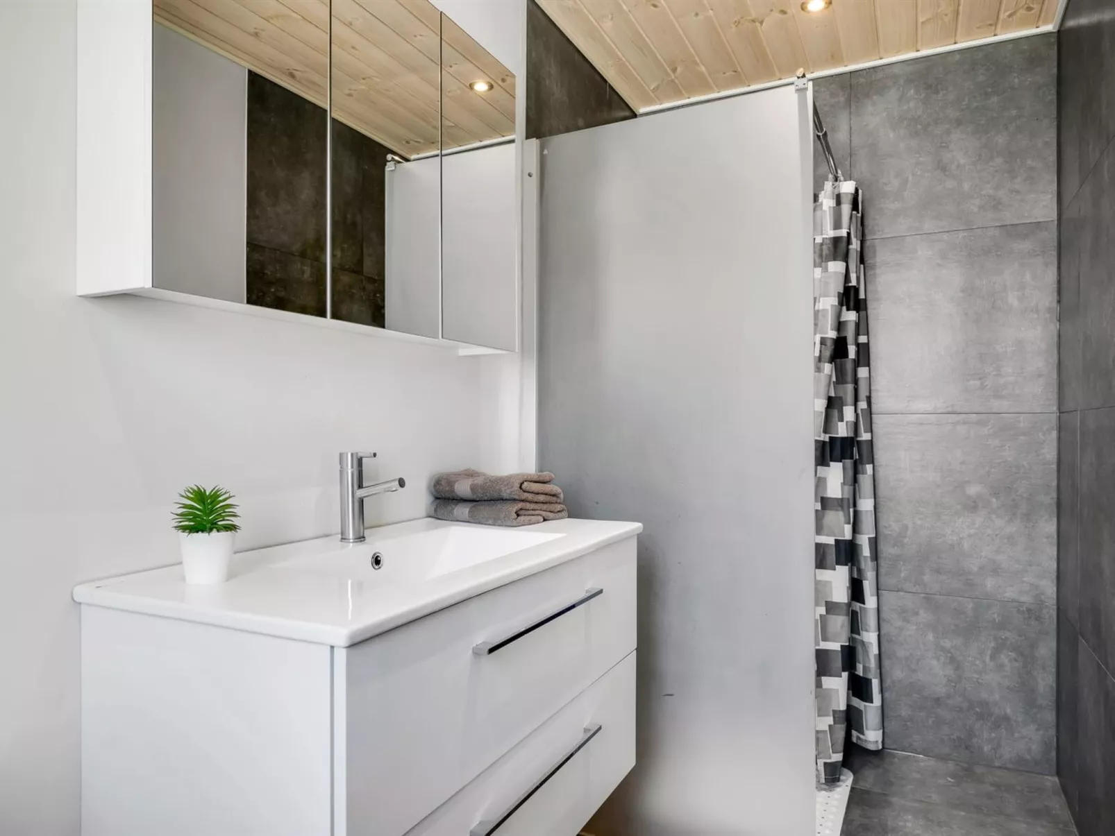 "Clemence" - 900m from the sea-Binnen