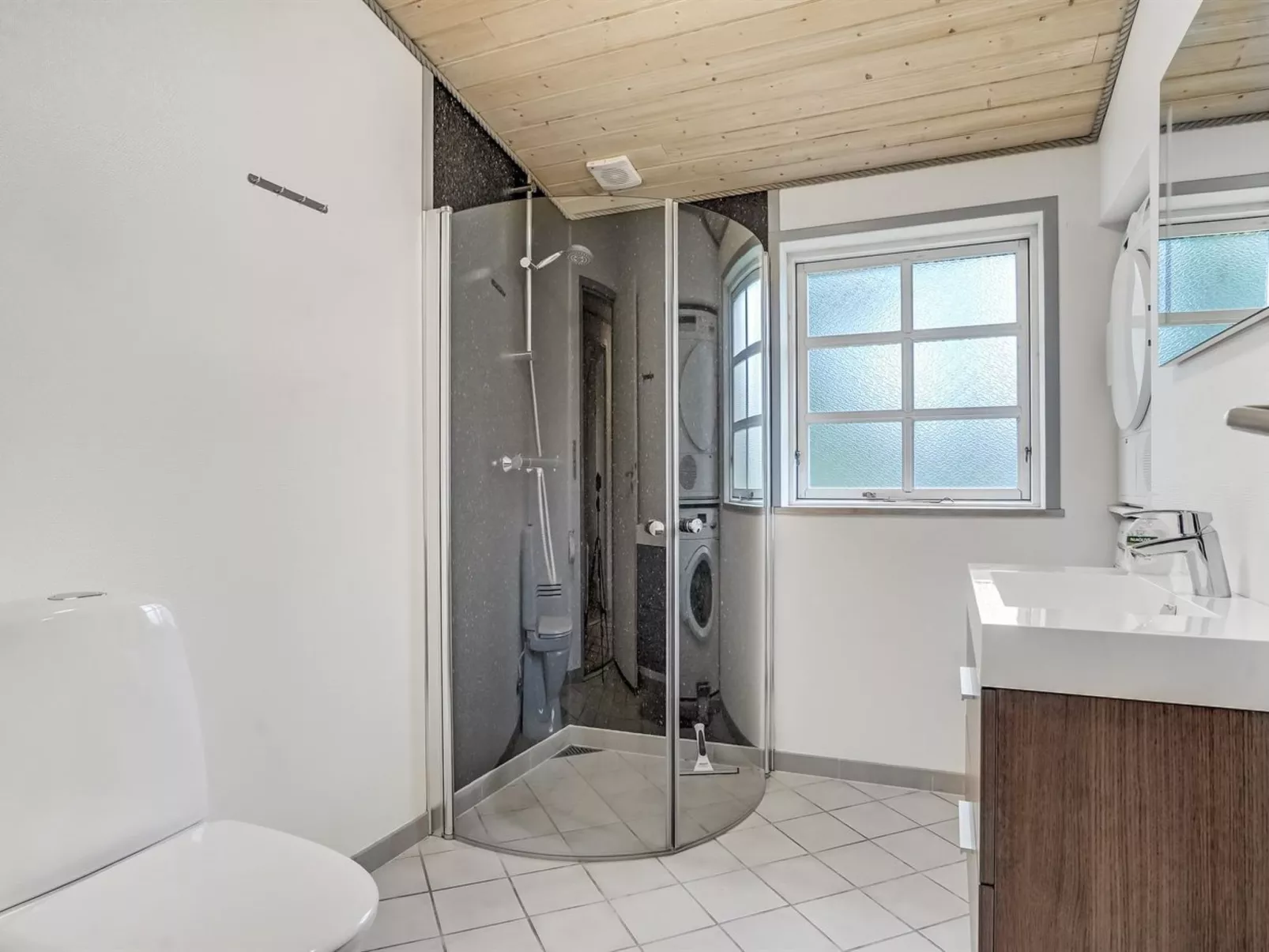 "Joonatan" - 30km from the sea-Binnen