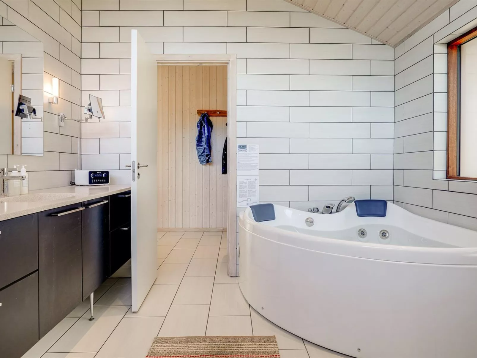 "Unto" - 25m from the sea-Binnen