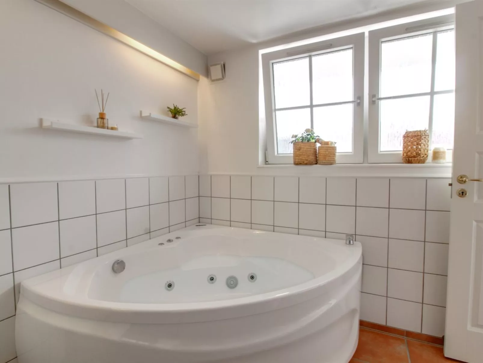 "Vinny" - 1.2km from the sea-Binnen