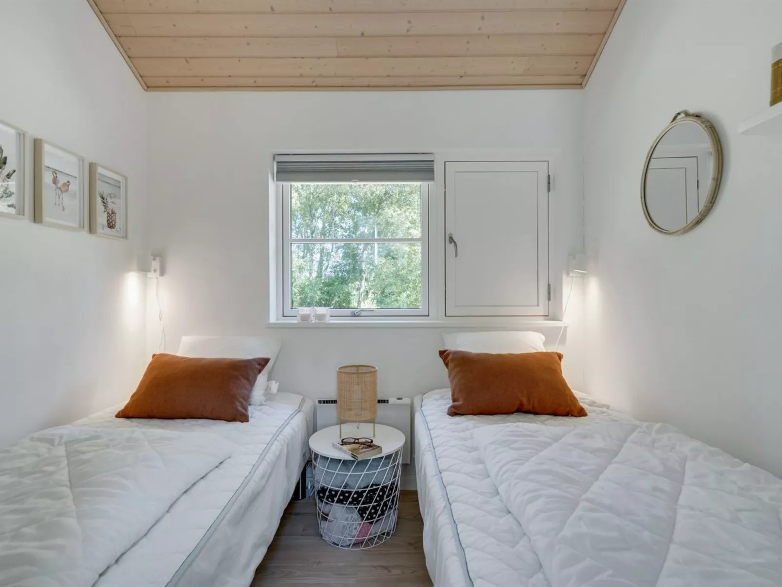 "Jelke" - 50m from the sea-Binnen