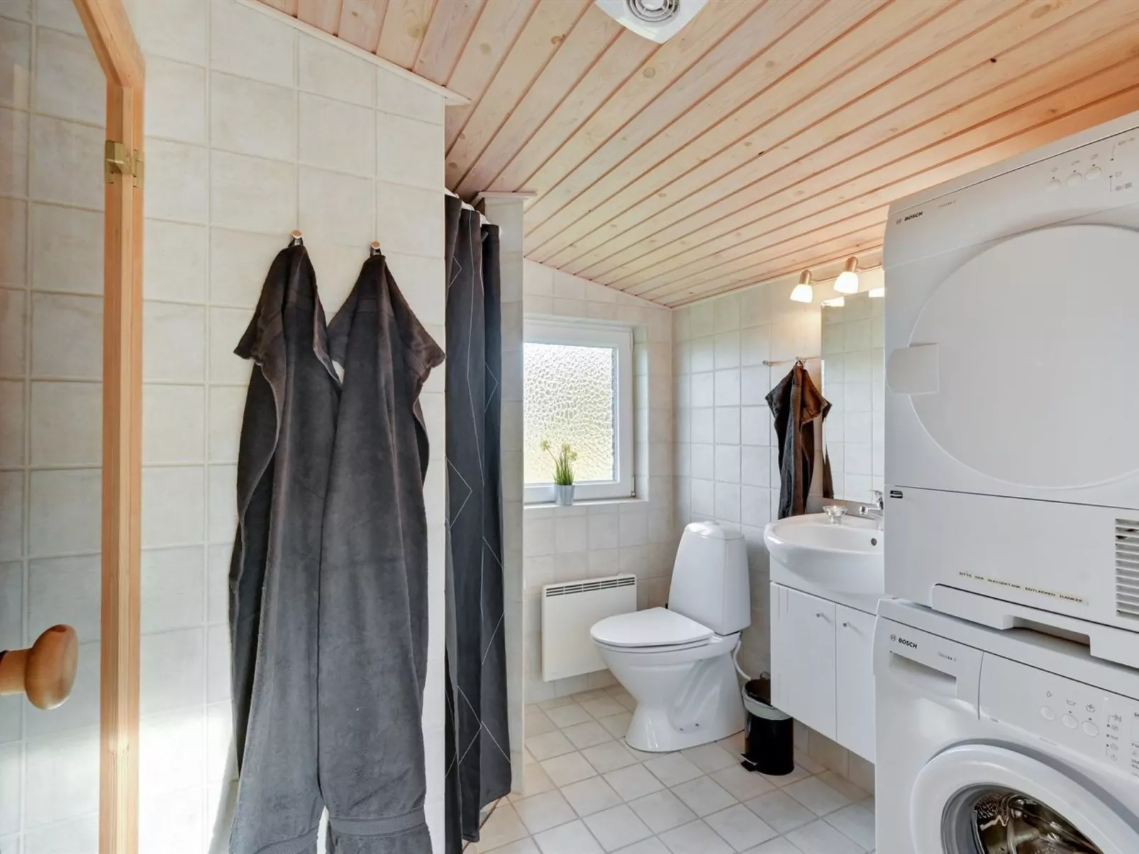 "Shalez" -  from the sea-Binnen