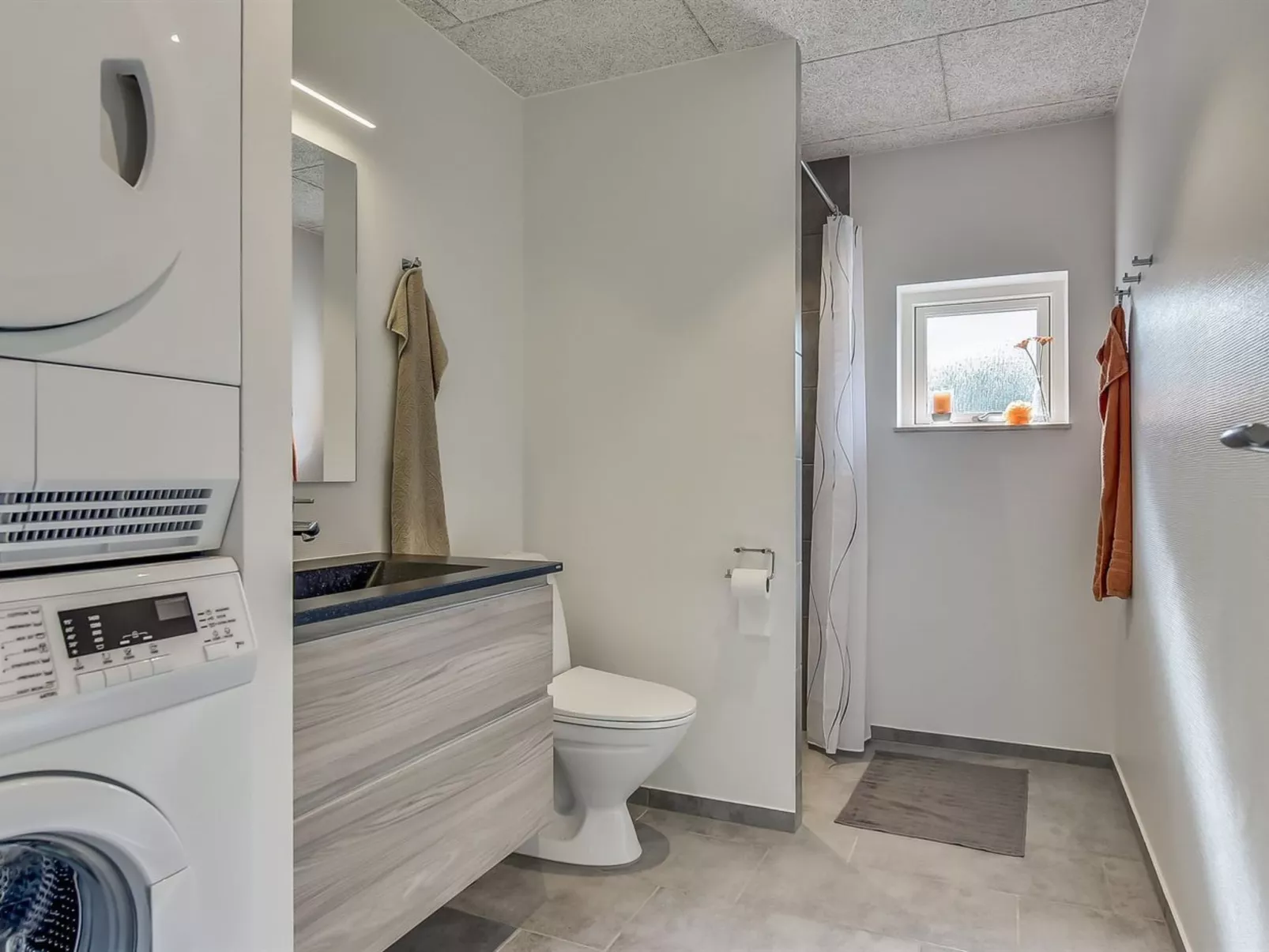 "Stacey" - 800m from the sea-Binnen