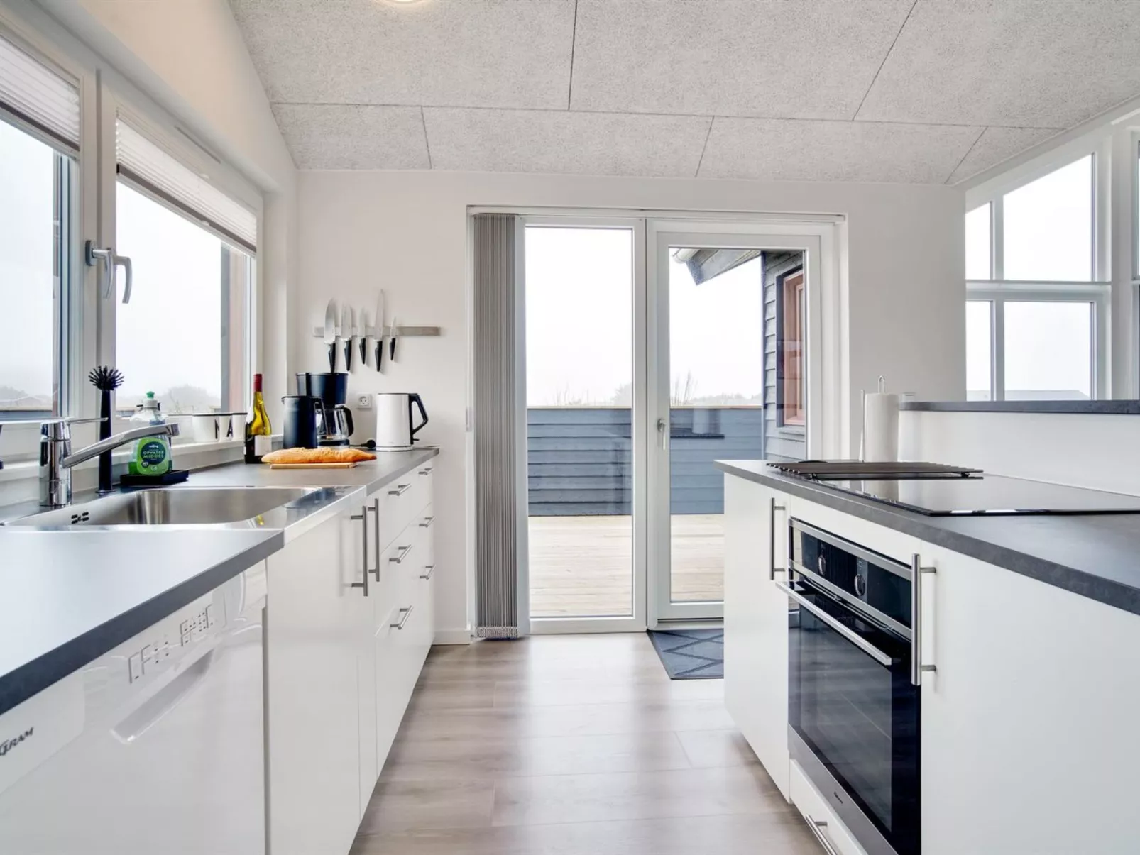 "Antina" - 400m from the sea-Binnen