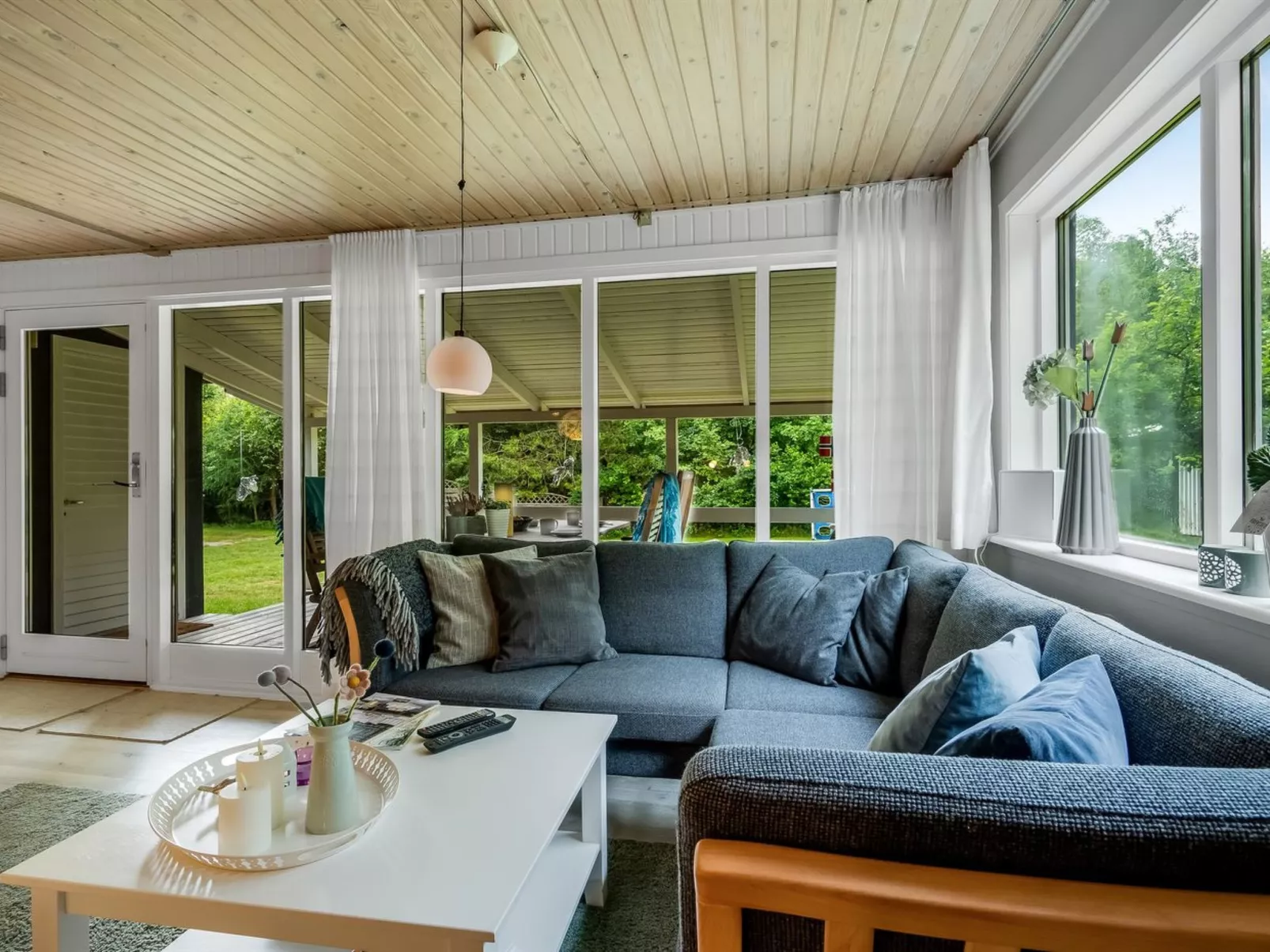 "Fergie" - 400m from the sea-Binnen