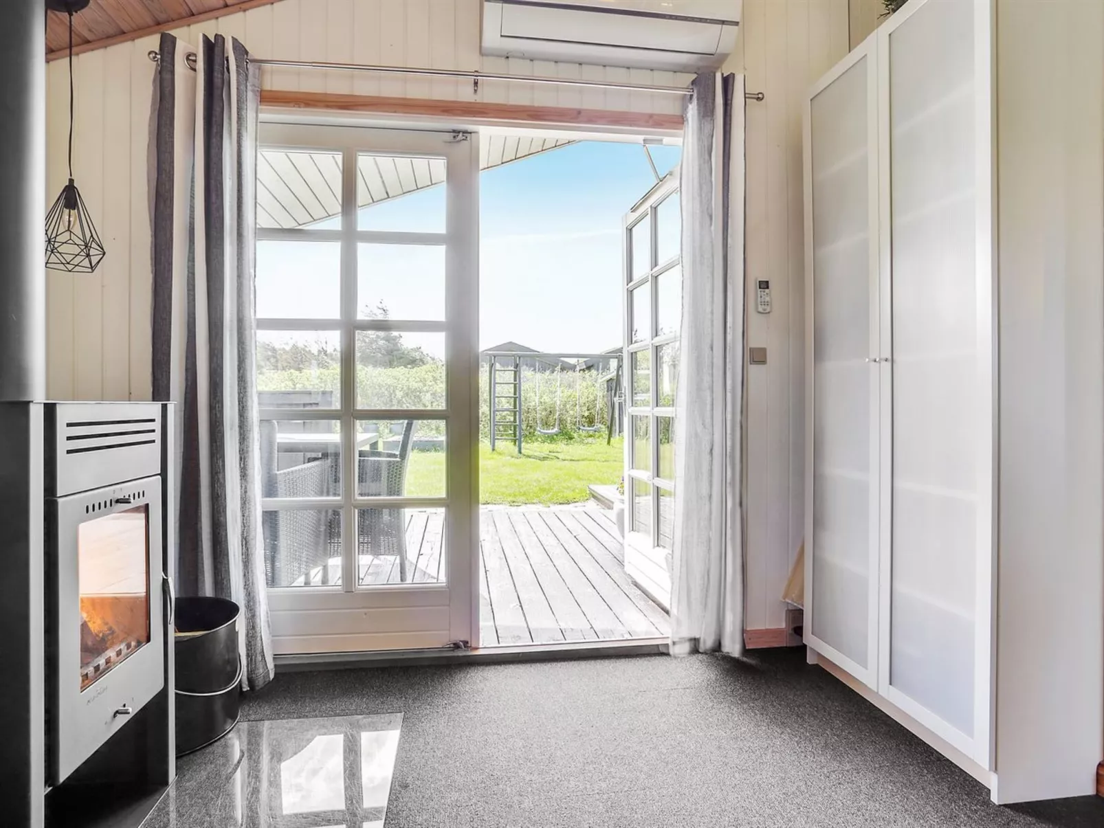 "Myriam" - 200m from the sea-Binnen