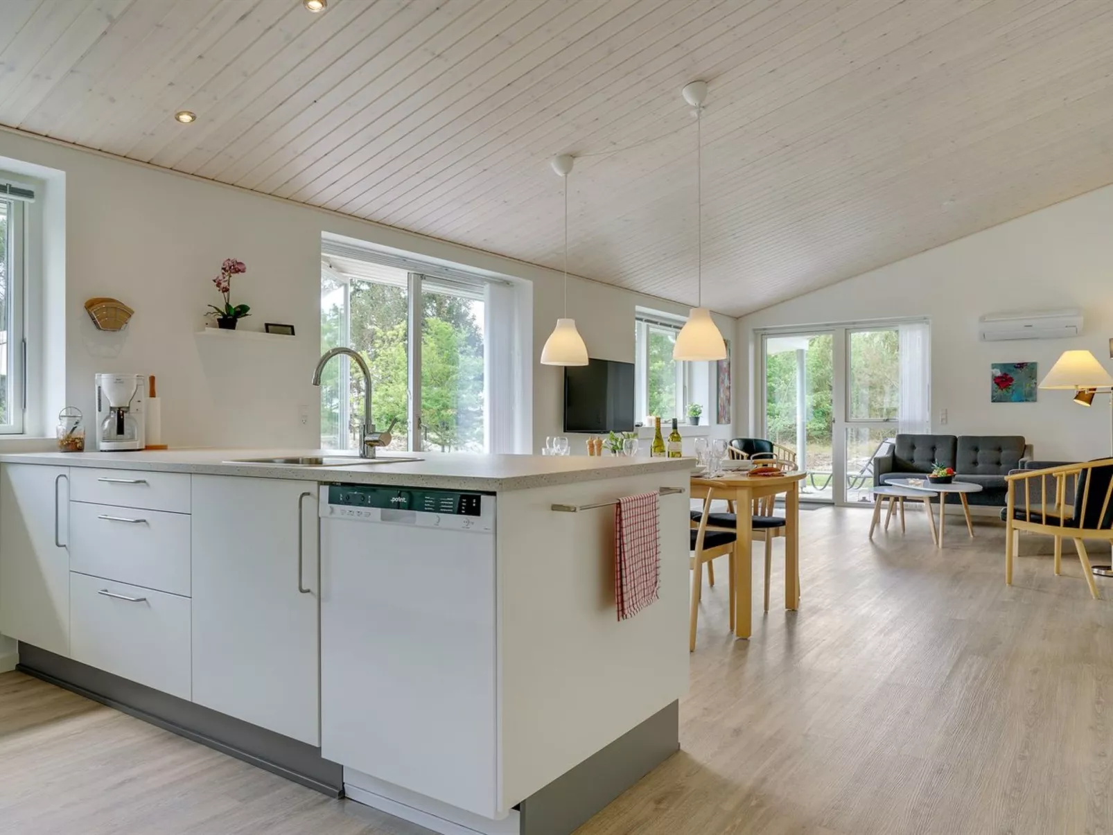 "Alona" - 250m from the sea-Binnen