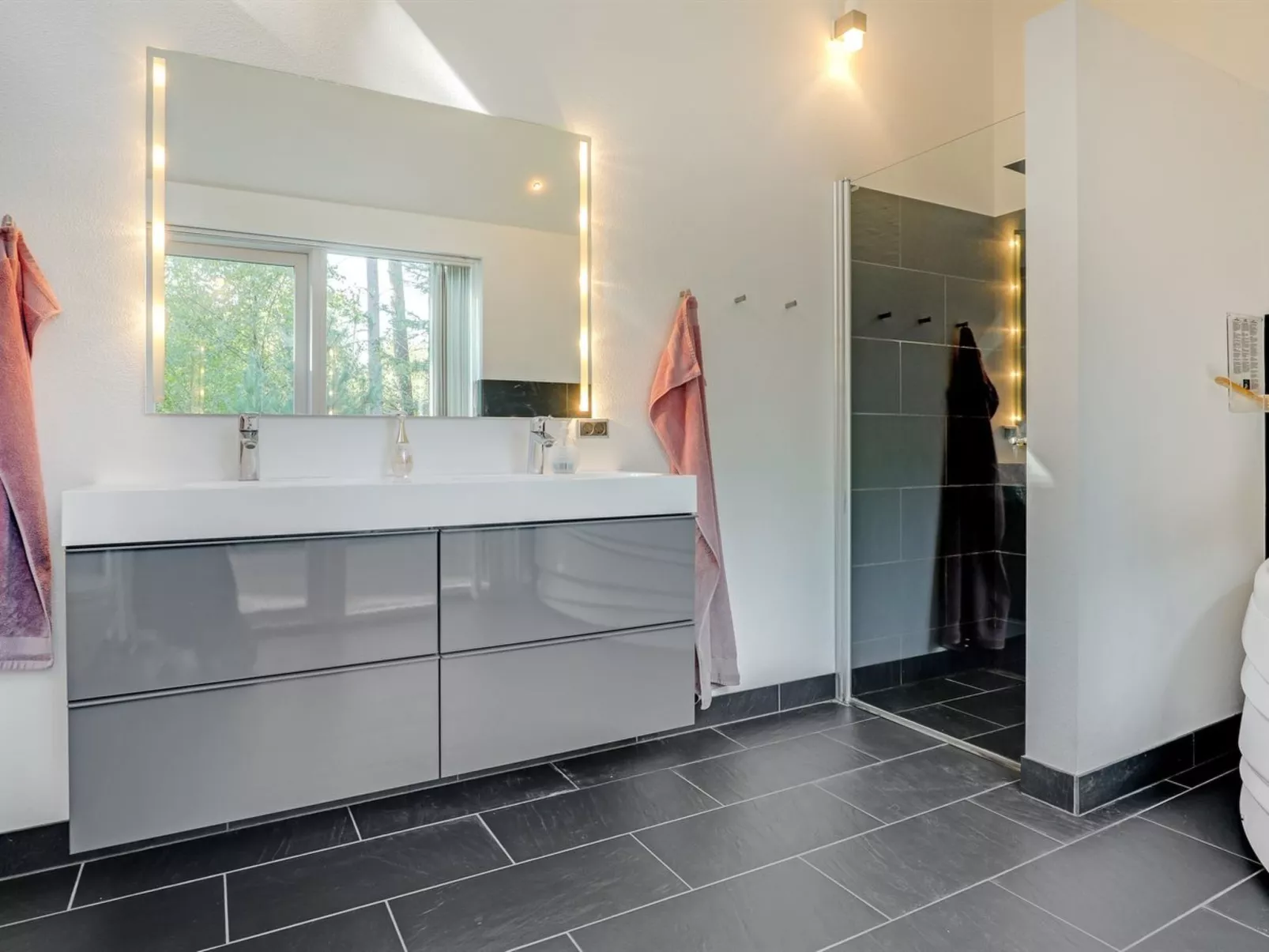 "Elza" - 800m from the sea-Binnen