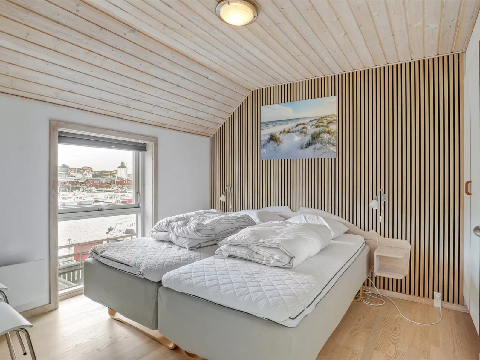 "Halldora" - 10m from the sea-Binnen