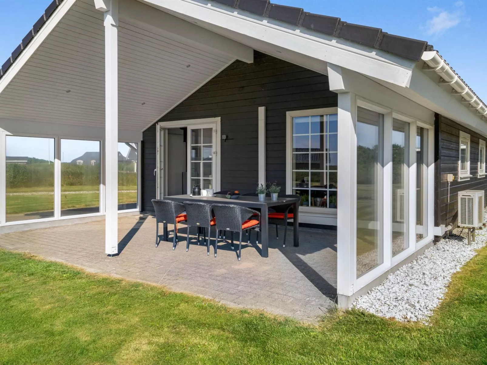 "Mieka" - 400m from the sea