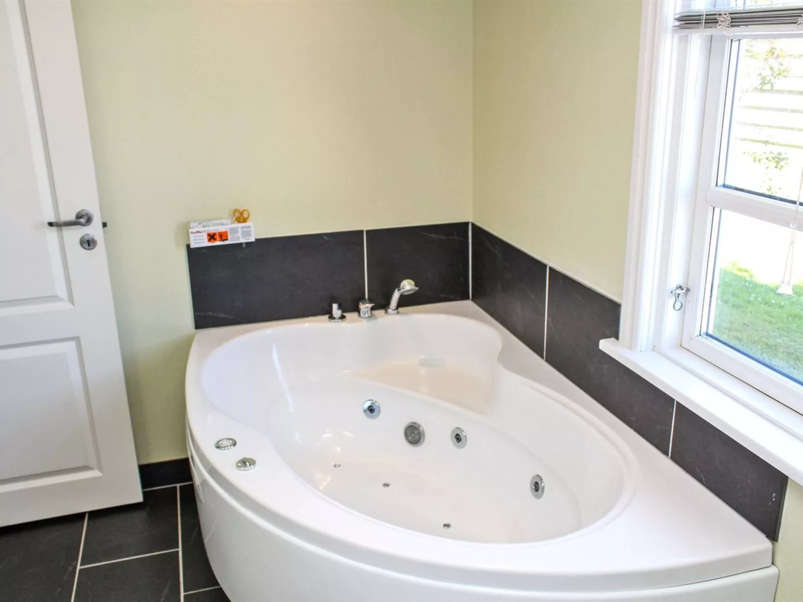 "Marlena" - 150m from the sea-Binnen