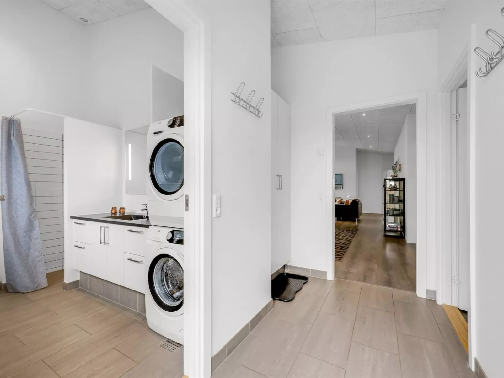 "Weike" - 950m to the fjord-Binnen