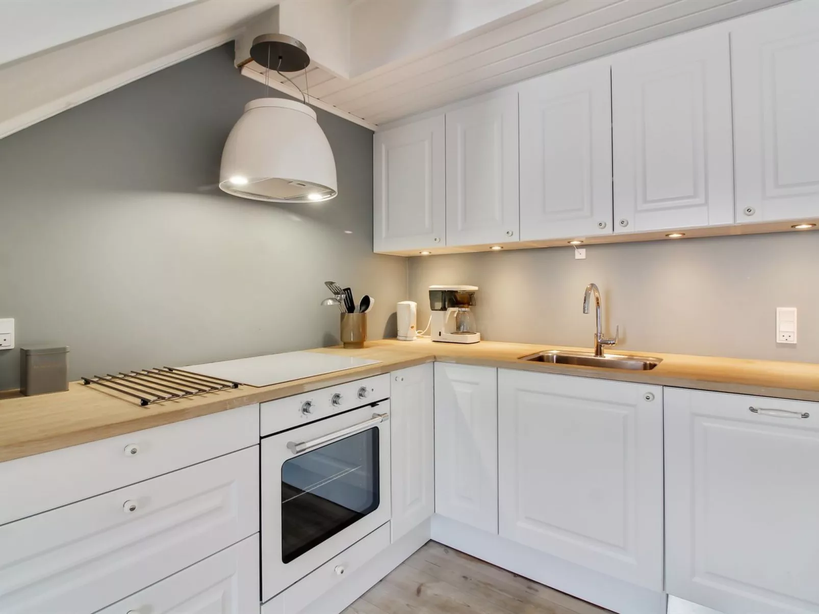 "Meglena" - 50m from the sea-Binnen