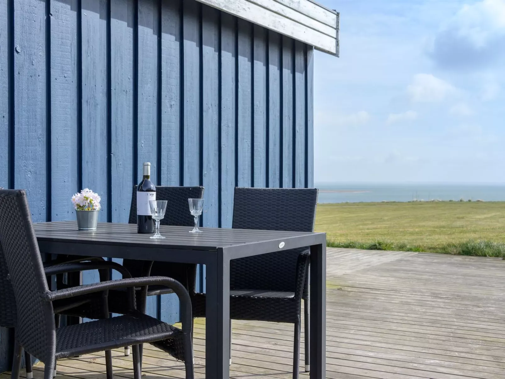 "Rajna" - 95m to the fjord-Buiten