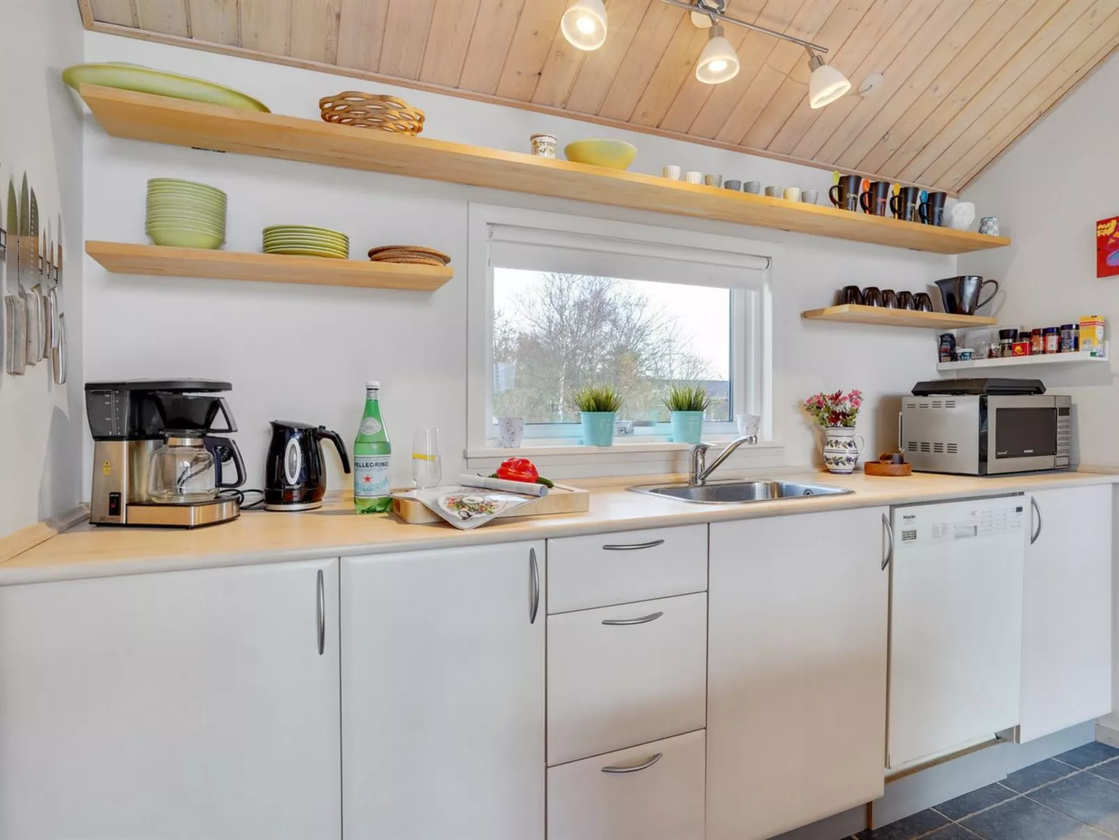 "Daina" - 400m to the fjord-Binnen