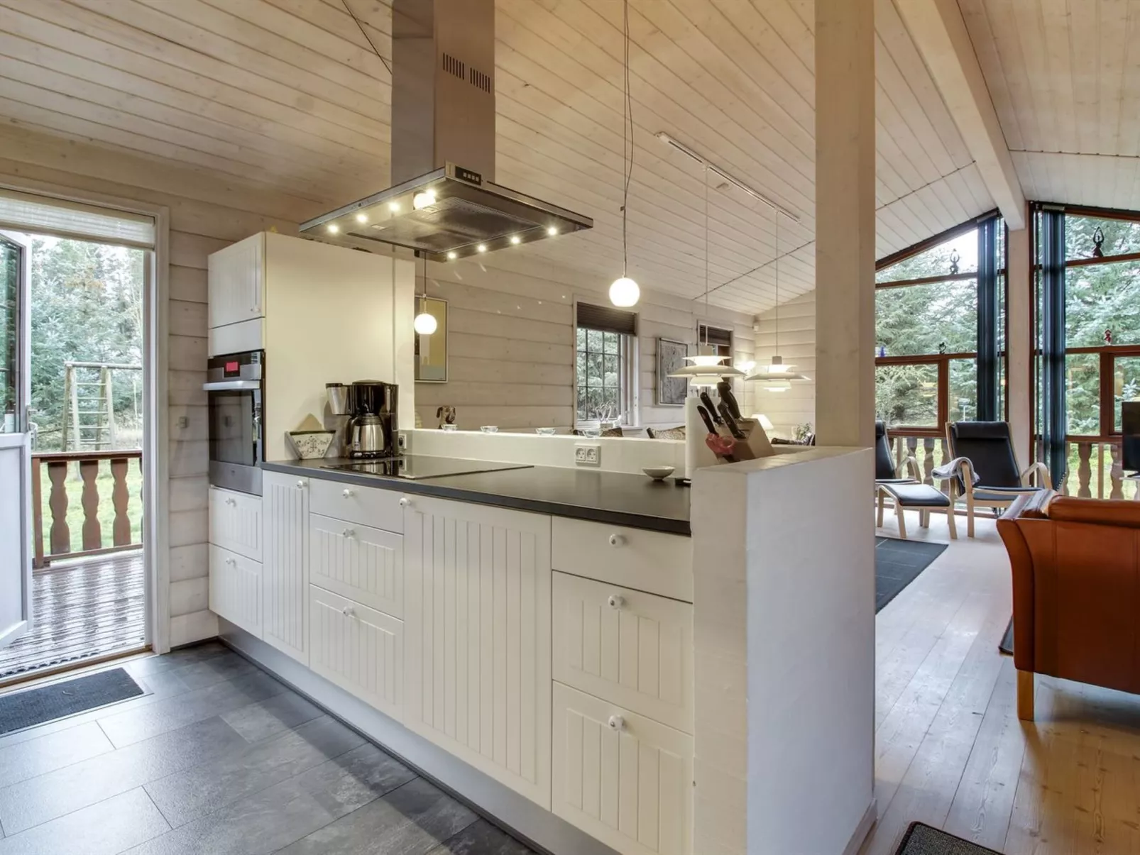 "Jo" - 1.2km from the sea-Binnen