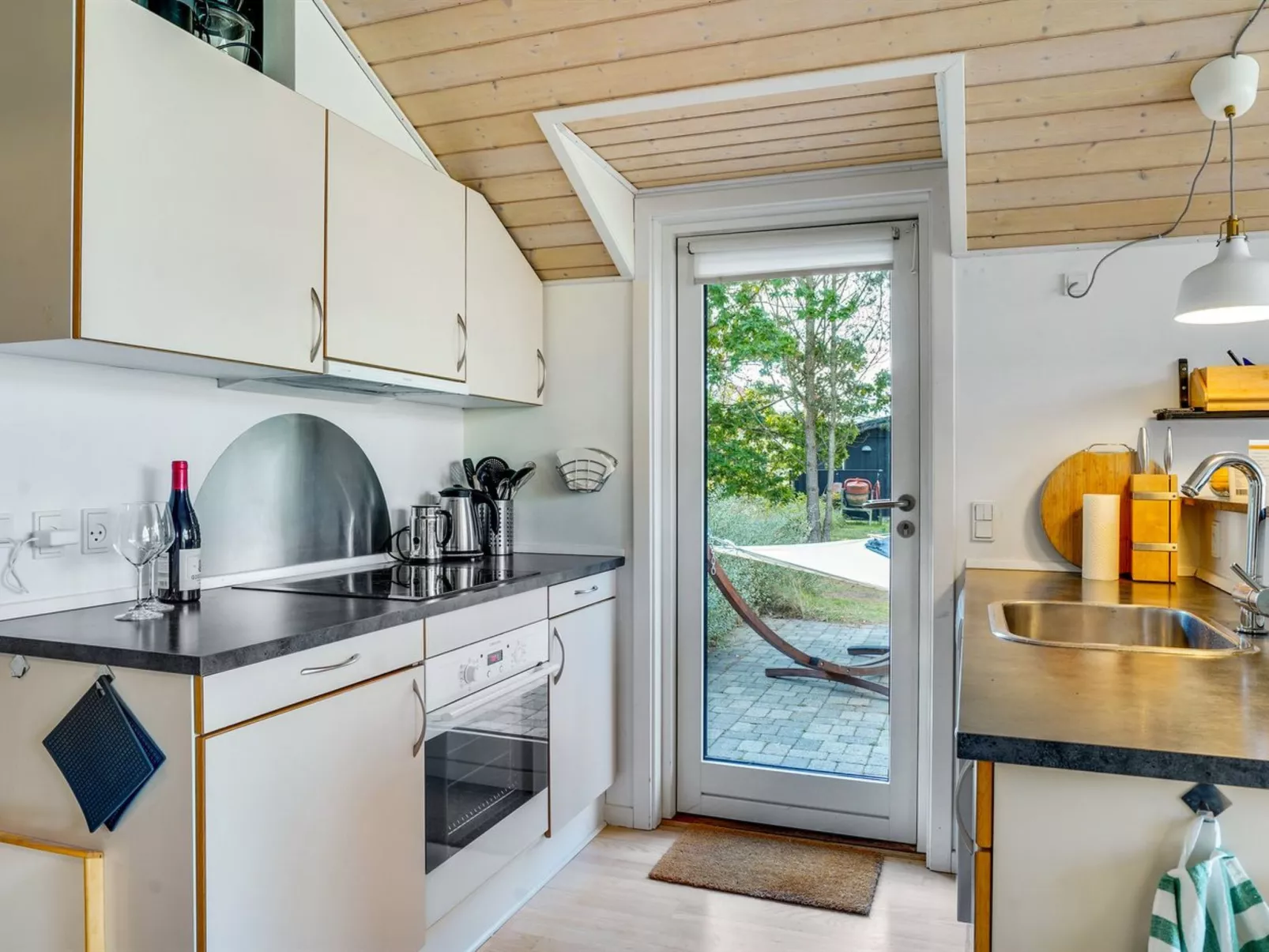 "Tishon" - 100m from the sea-Binnen