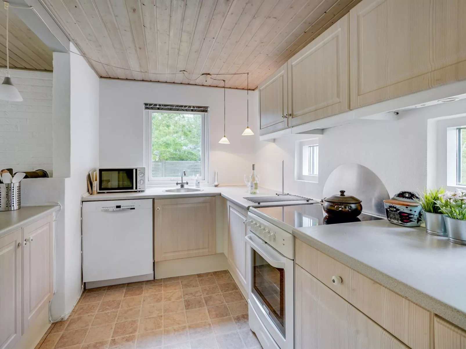 "Erikgine" - 170m from the sea-Binnen