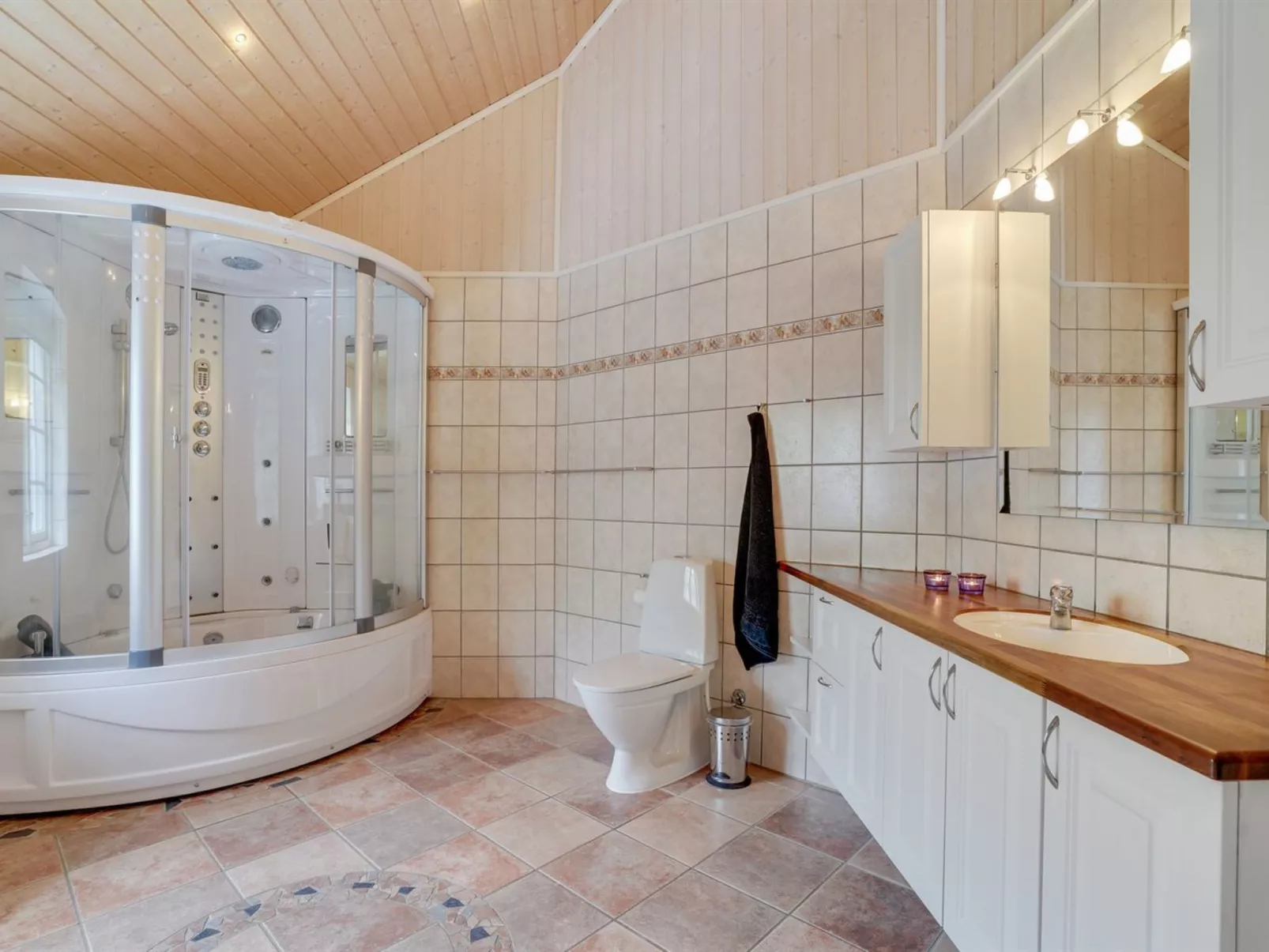 "Regnwald" - 400m to the fjord-Binnen