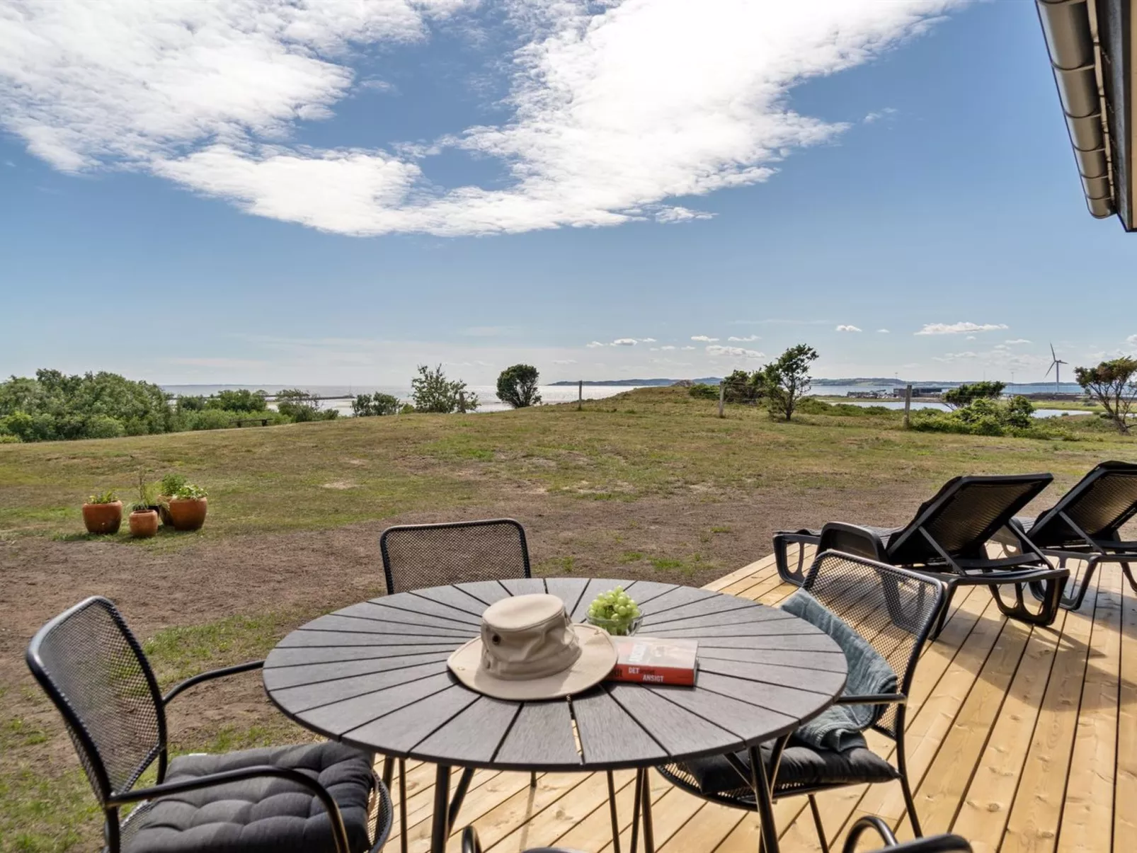 "Rickmer" - 200m from the sea-Buiten