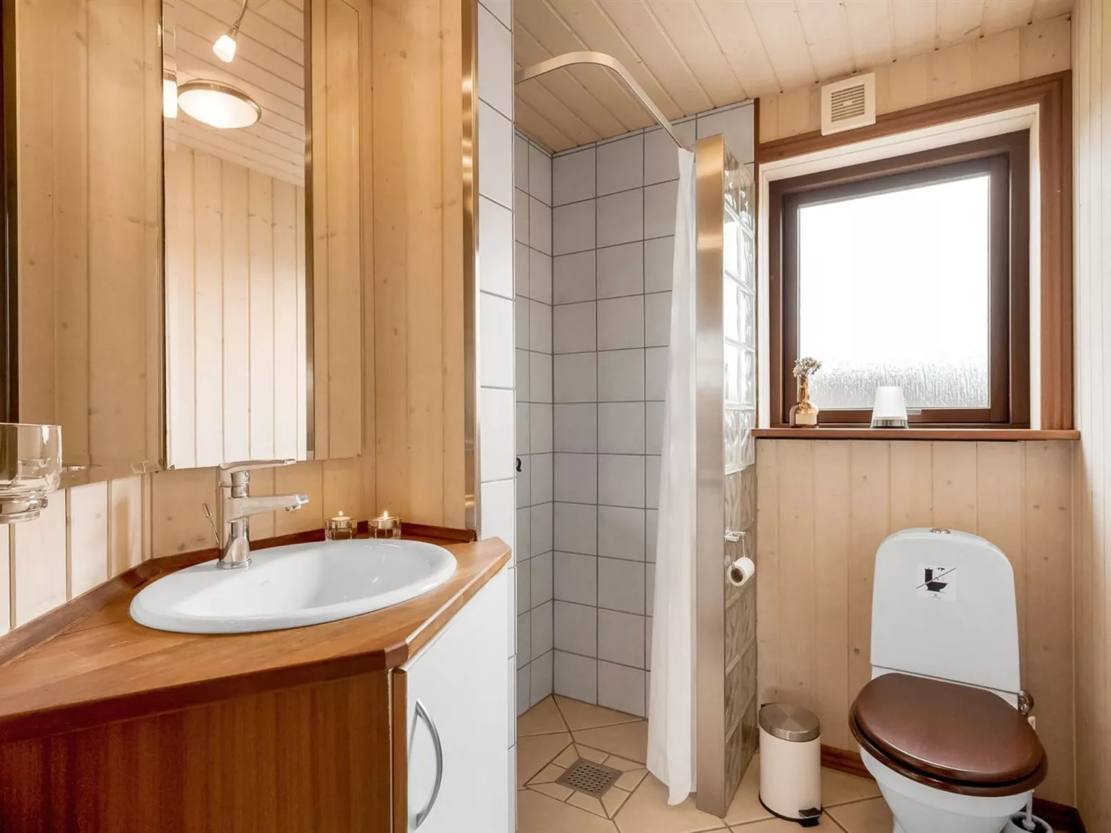 "Malila" - 400m to the fjord-Binnen