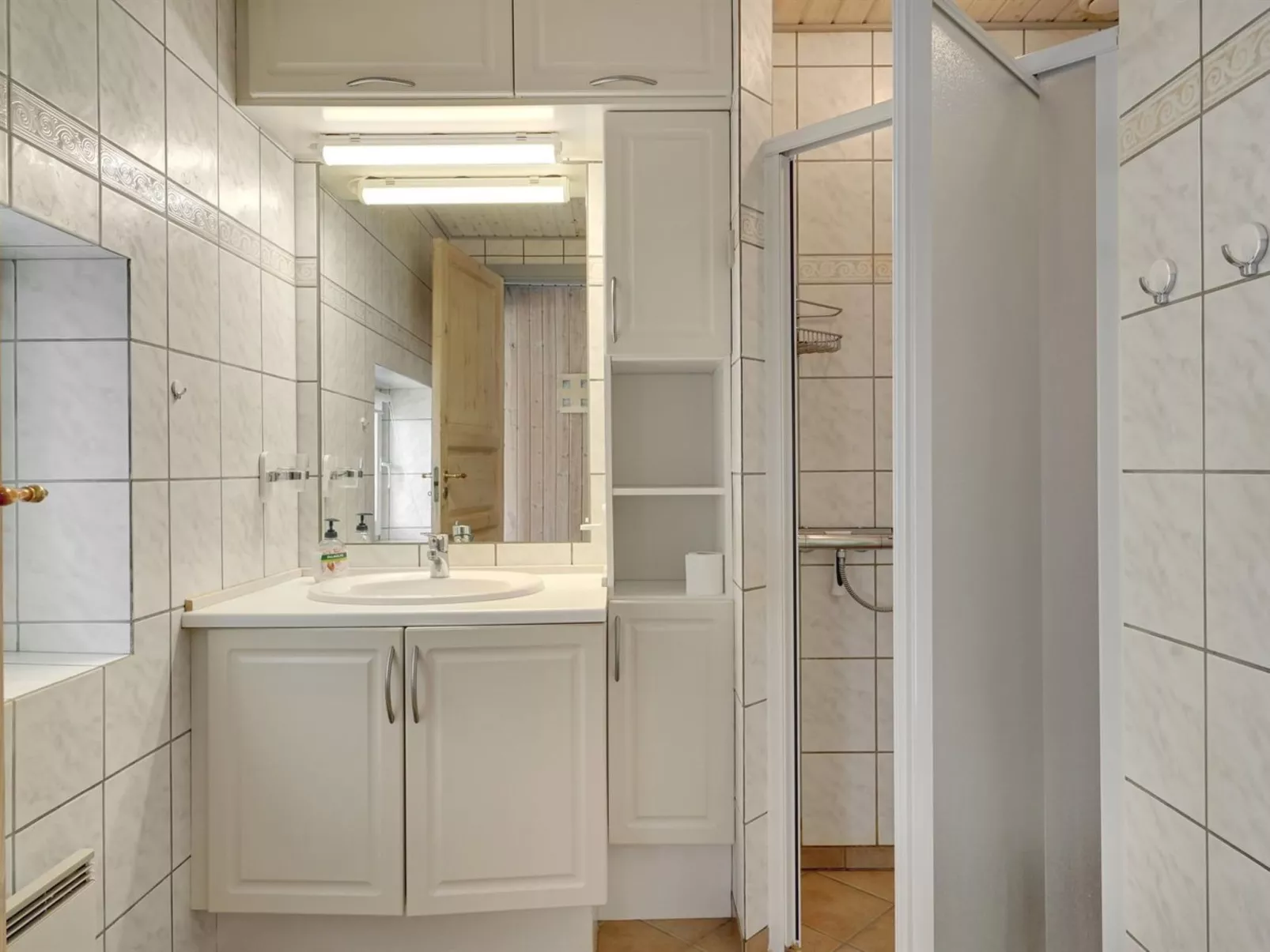 "Helfrida" - 350m from the sea-Binnen