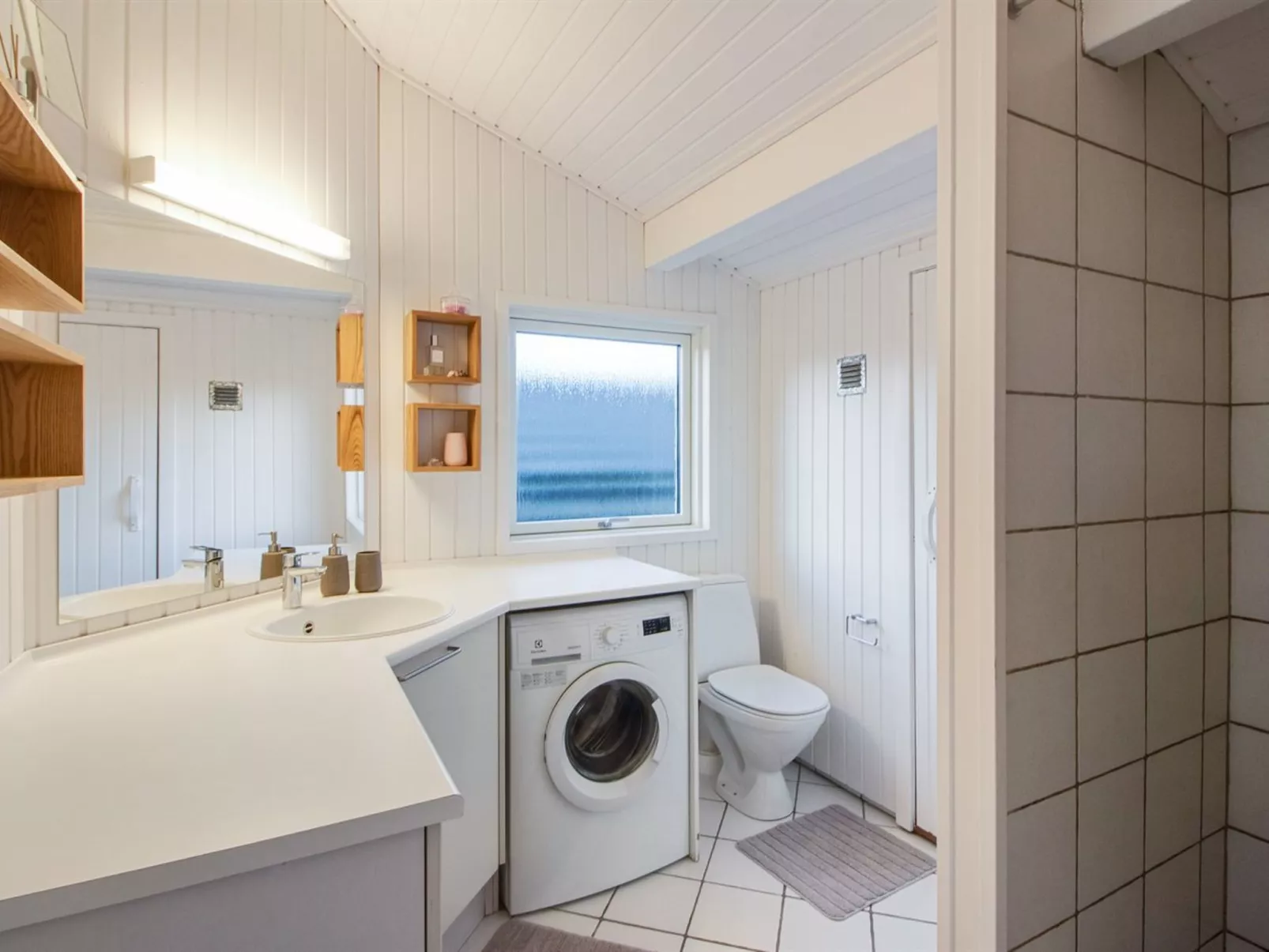 "Fenneke" - 50m from the sea-Binnen