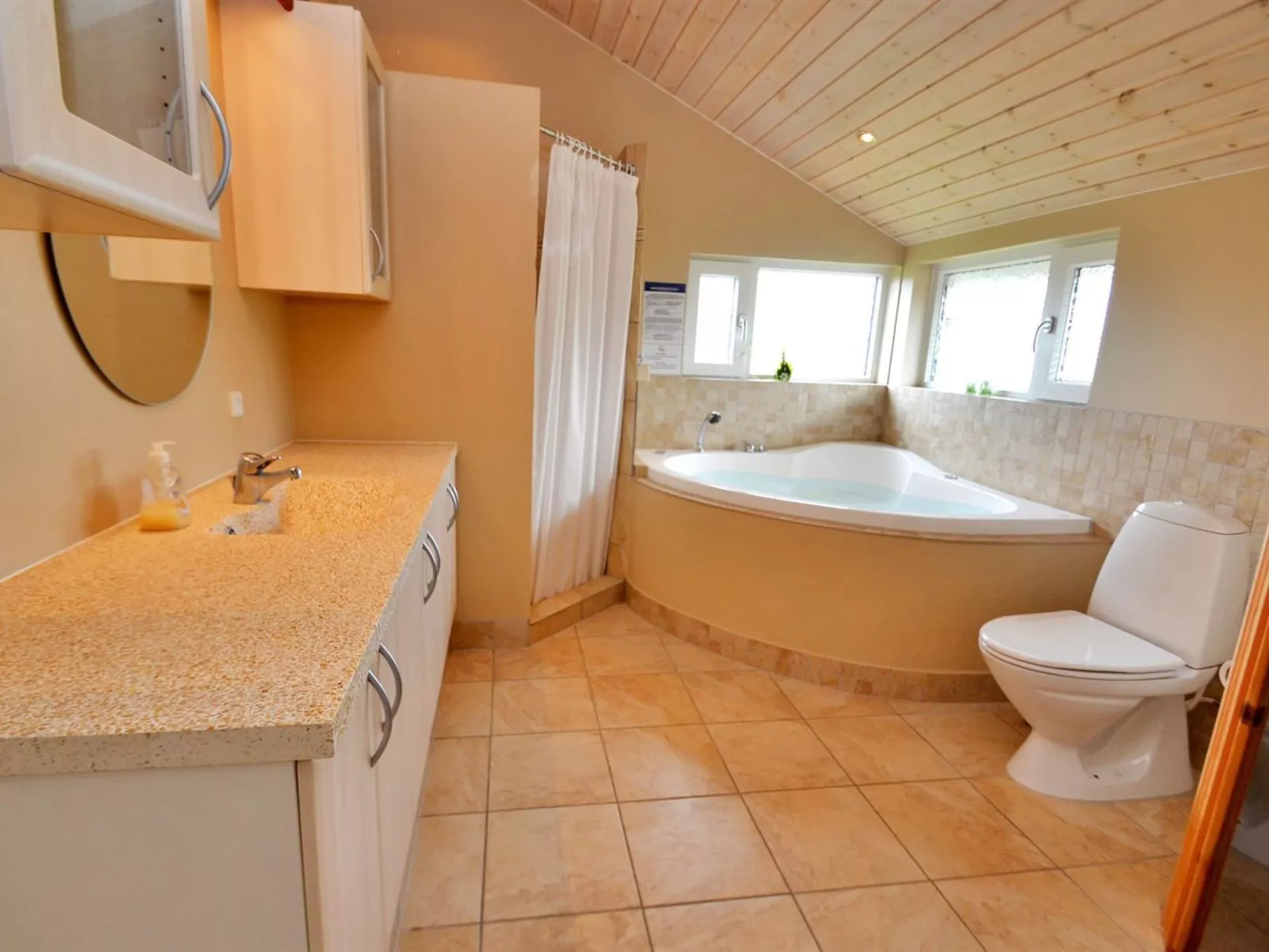 "Huno" - 400m from the sea-Binnen