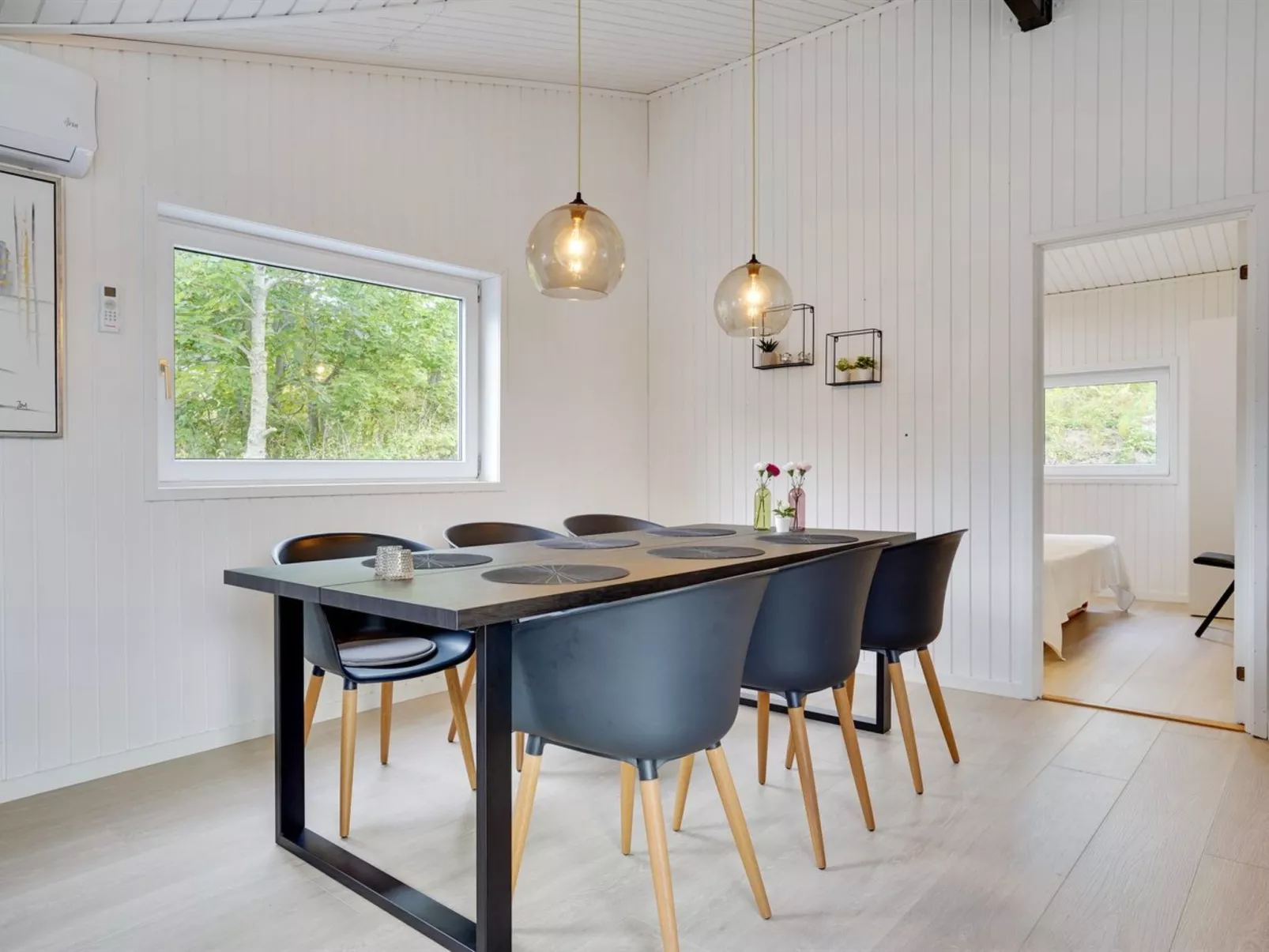 "Bjarki" - 800m from the sea-Binnen