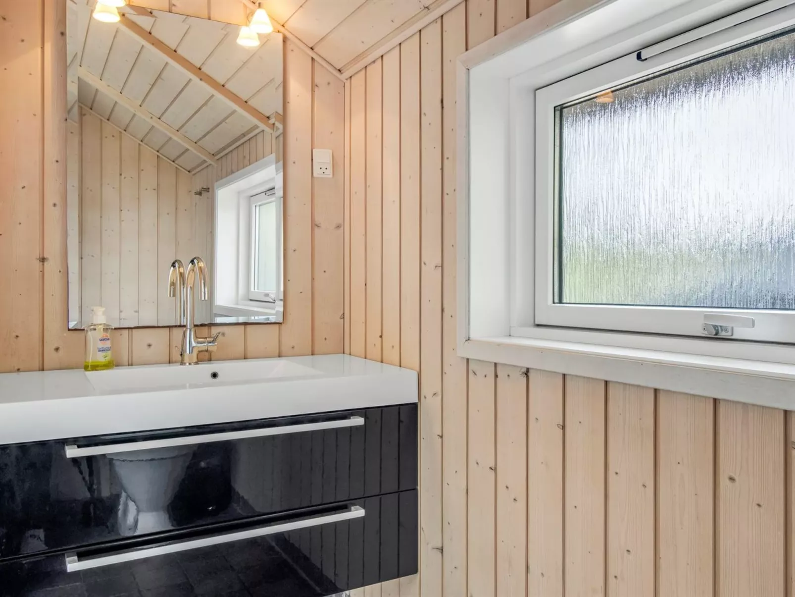 "Svenny" - 800m from the sea-Binnen