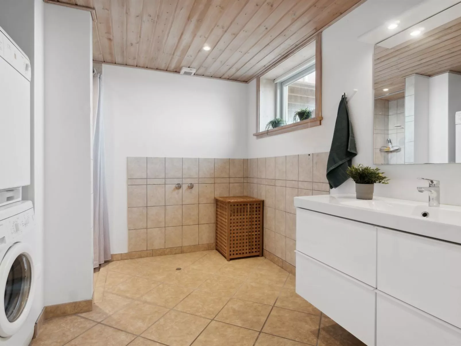 "Fridhild" - 10m from the sea-Binnen