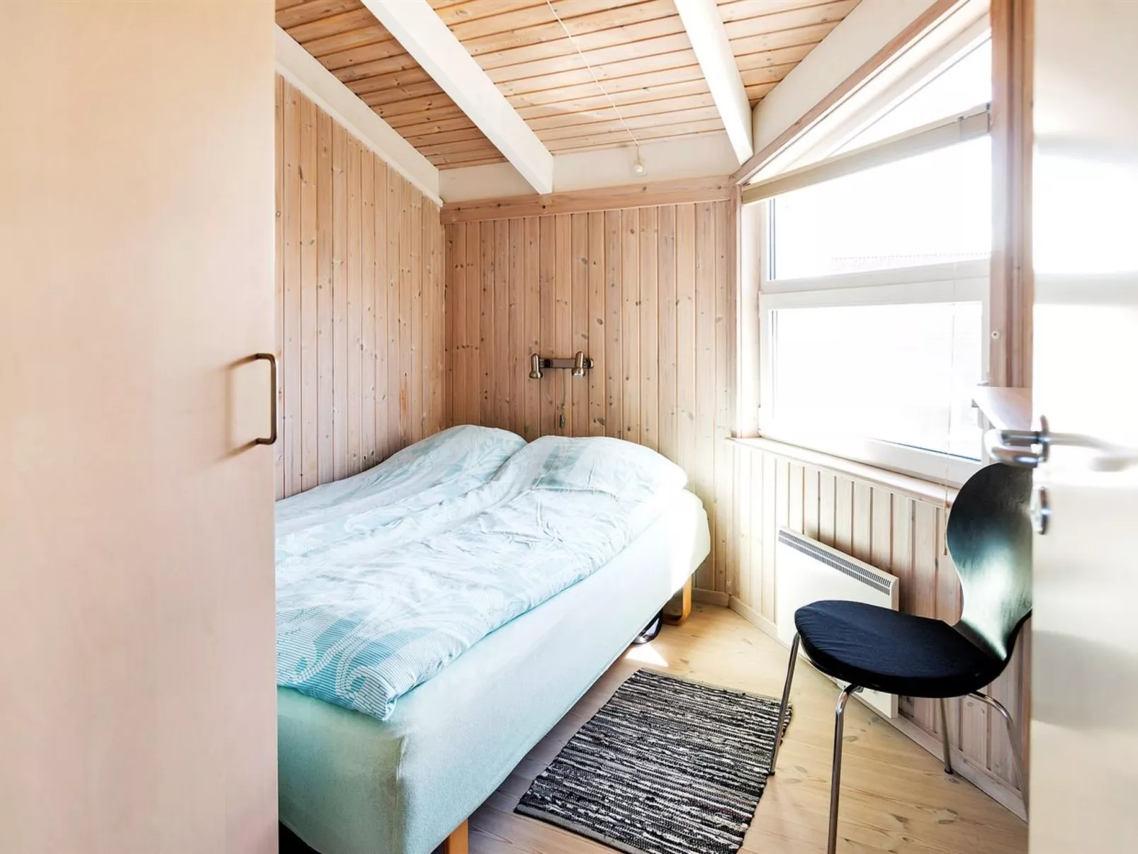 "Elvie" - 200m from the sea-Binnen