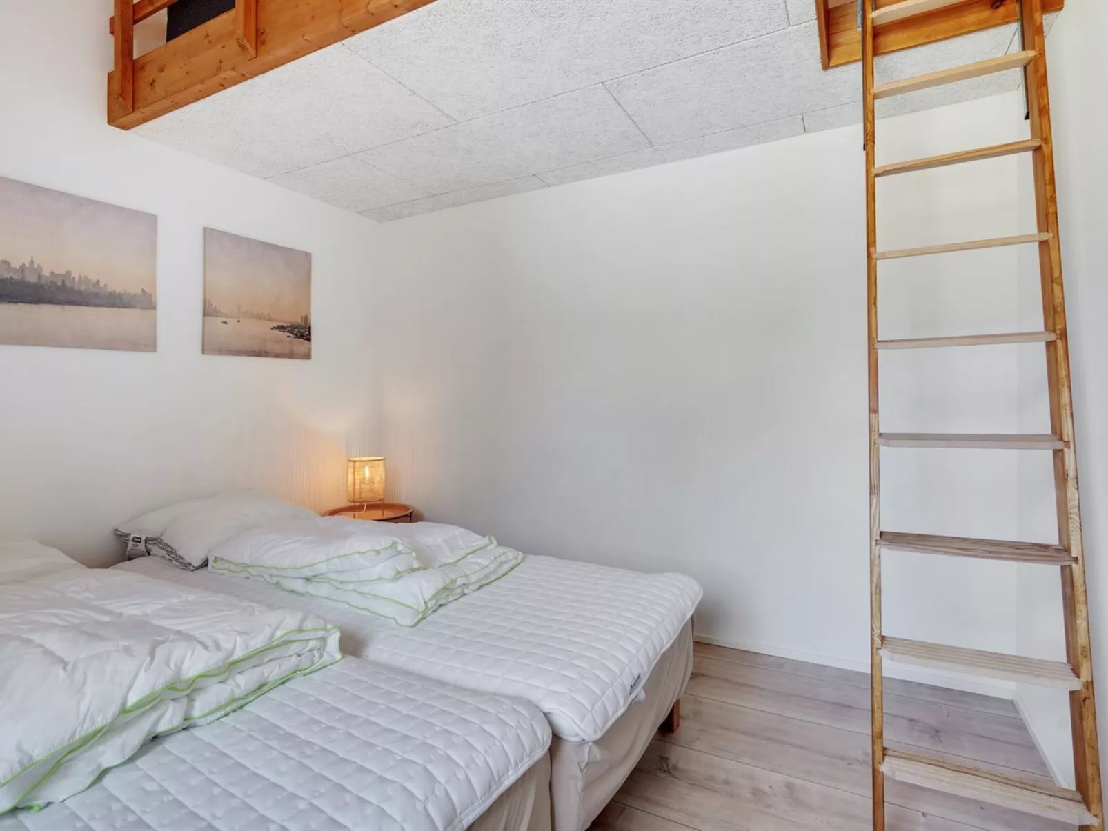 "Haley" - 150m from the sea-Binnen