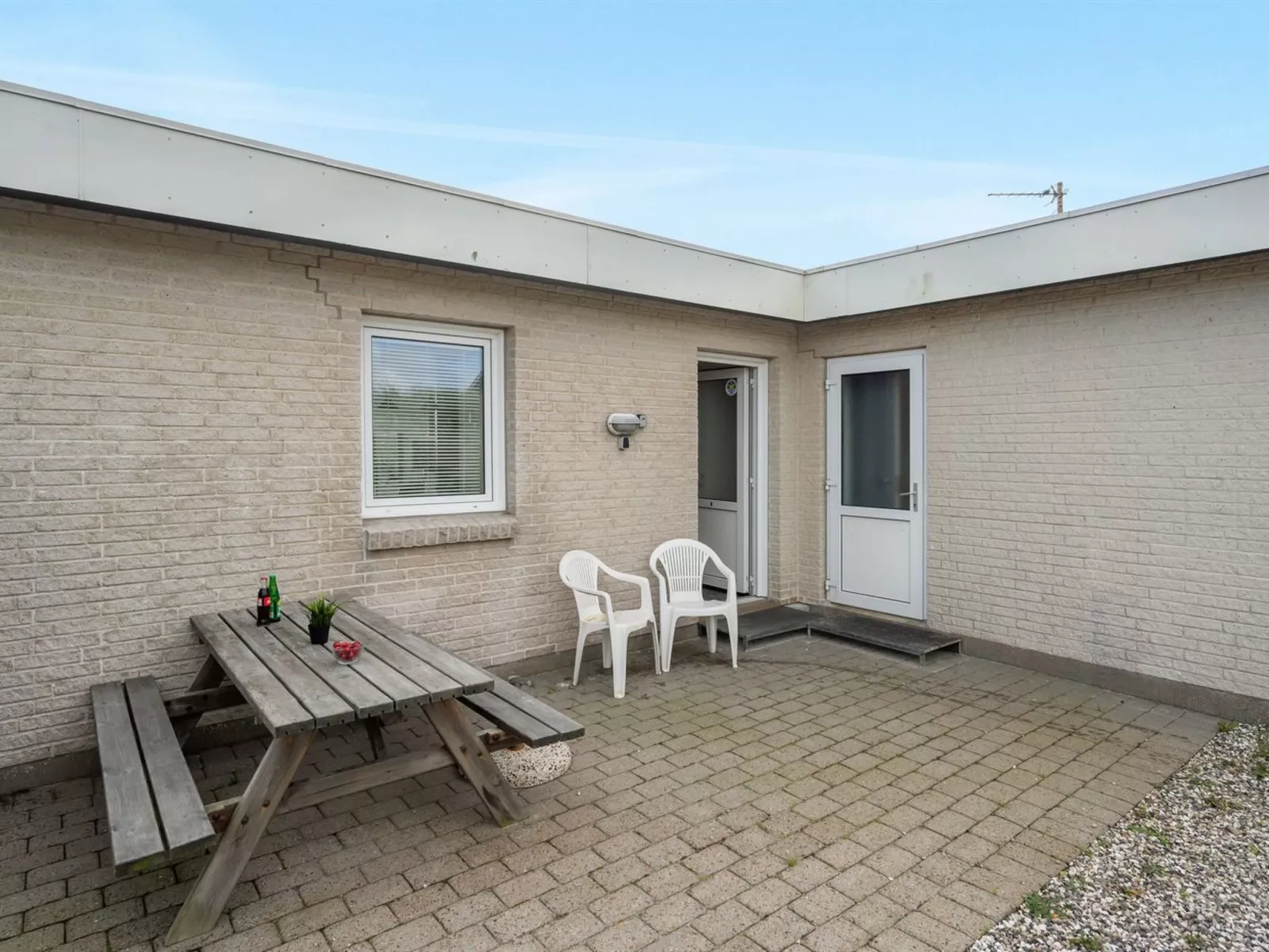 "Elizabeta" - 100m to the fjord-Buiten