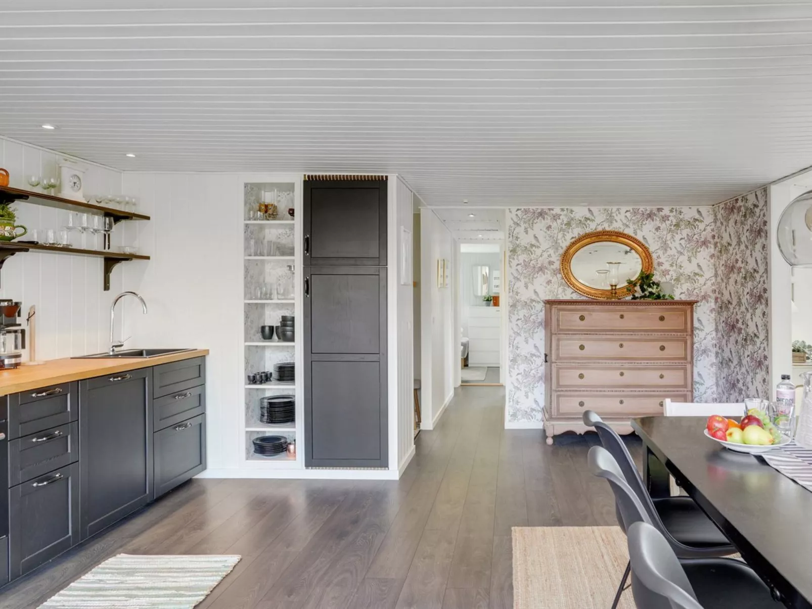 "Sveina" - 600m from the sea-Binnen