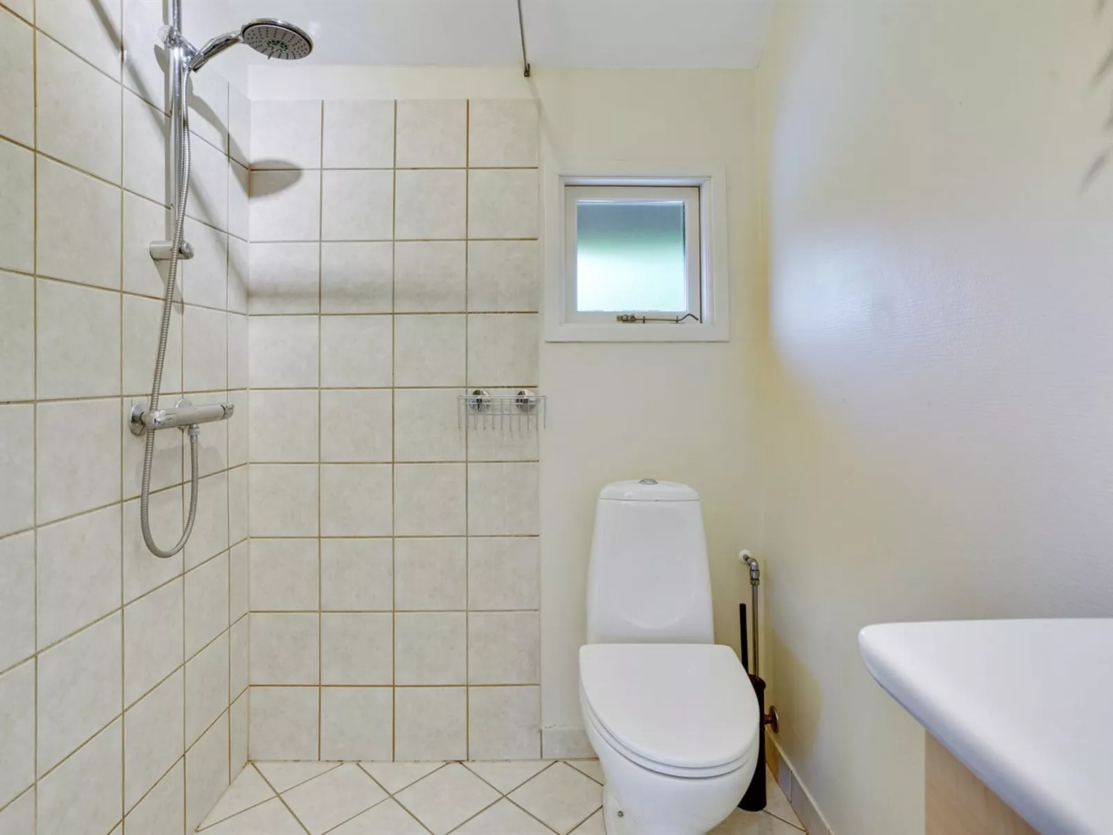 "Chayton" - 450m from the sea-Binnen