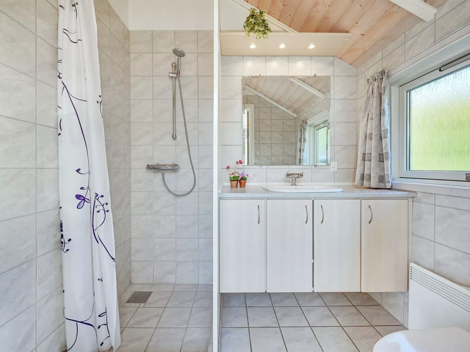 "Germaine" - 1.2km from the sea-Binnen