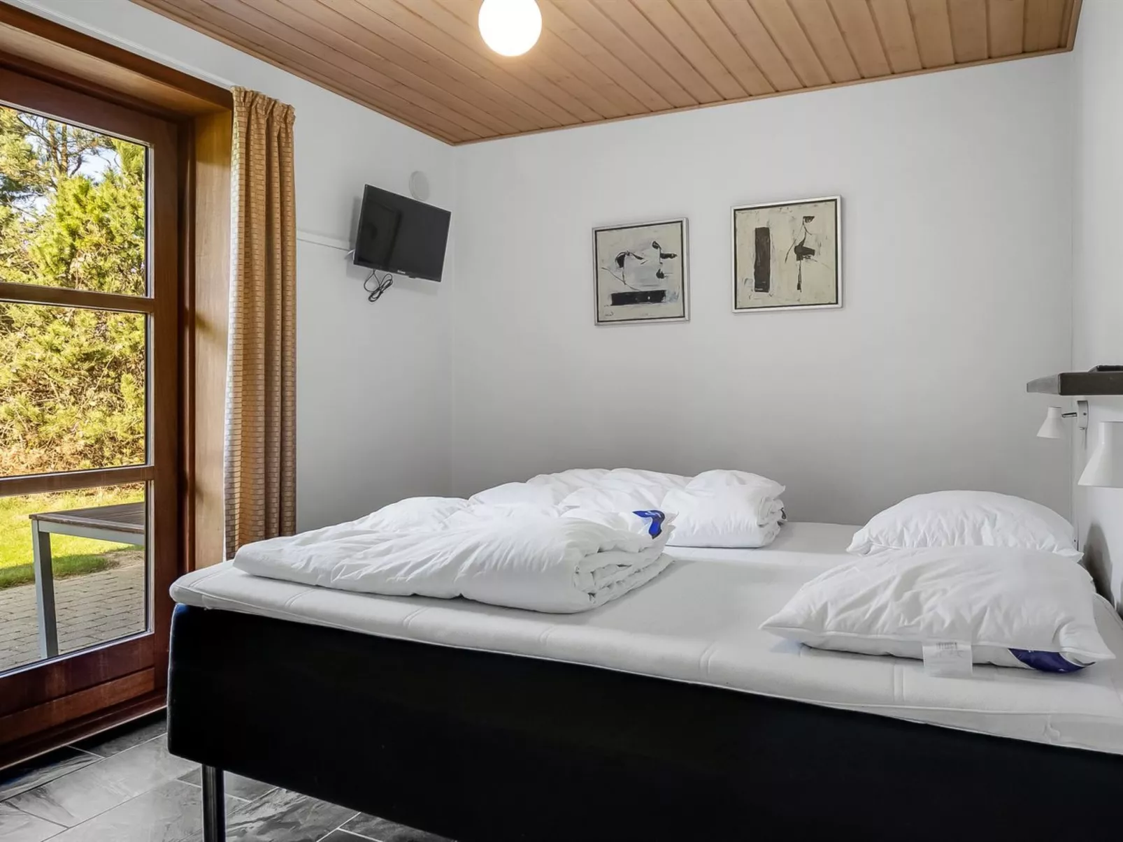 "Amundi" - 3.8km from the sea-Binnen