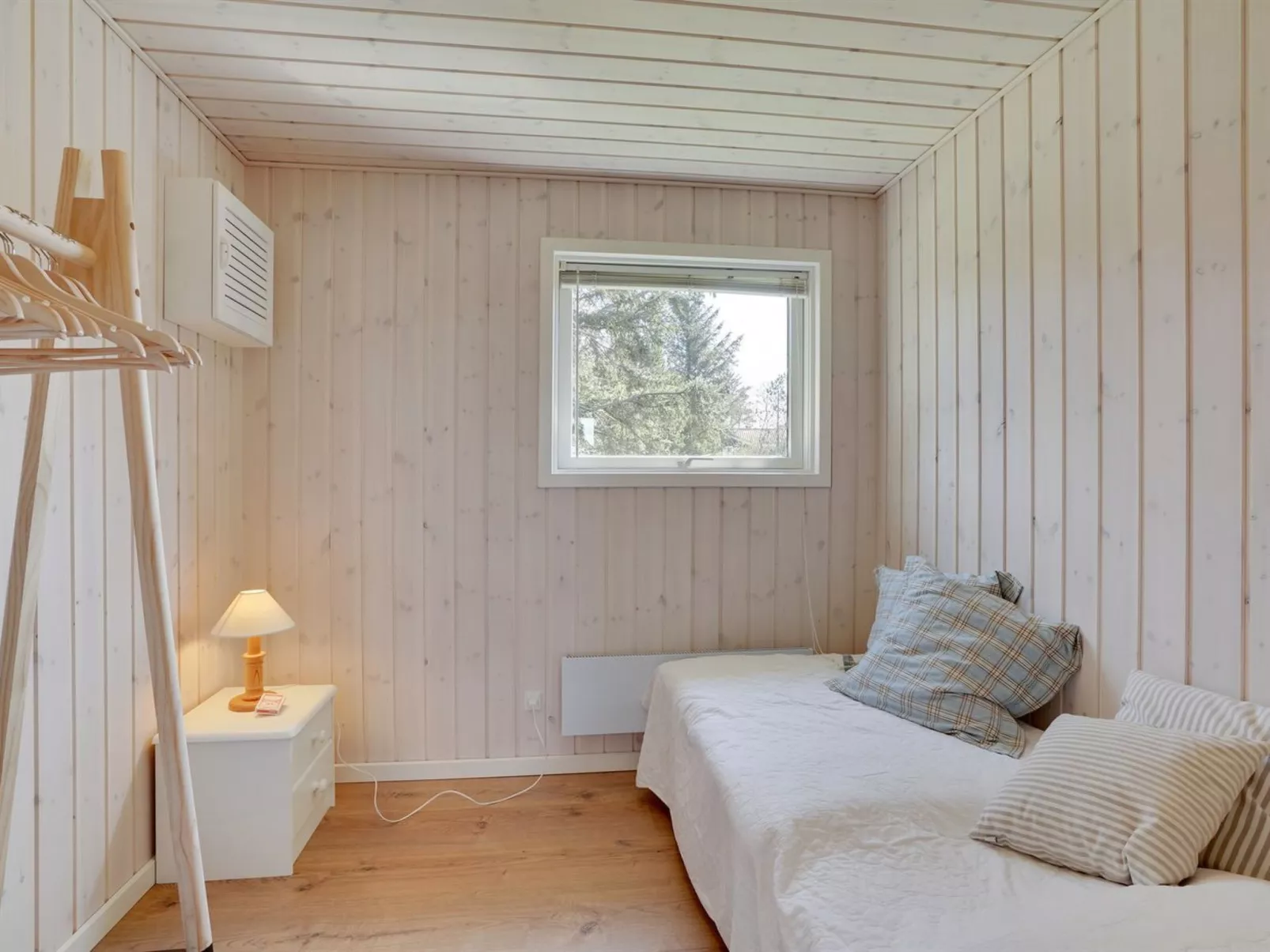 "Josefiina" - 450m to the fjord-Binnen