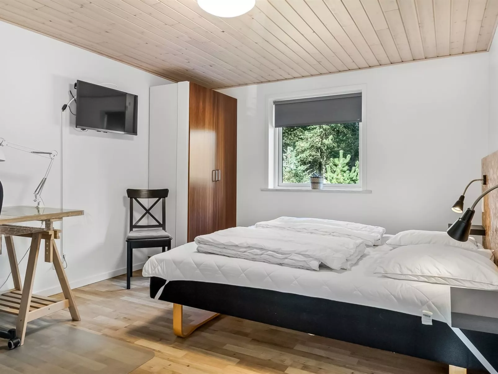 "Bjarka" - 2.9km from the sea-Binnen