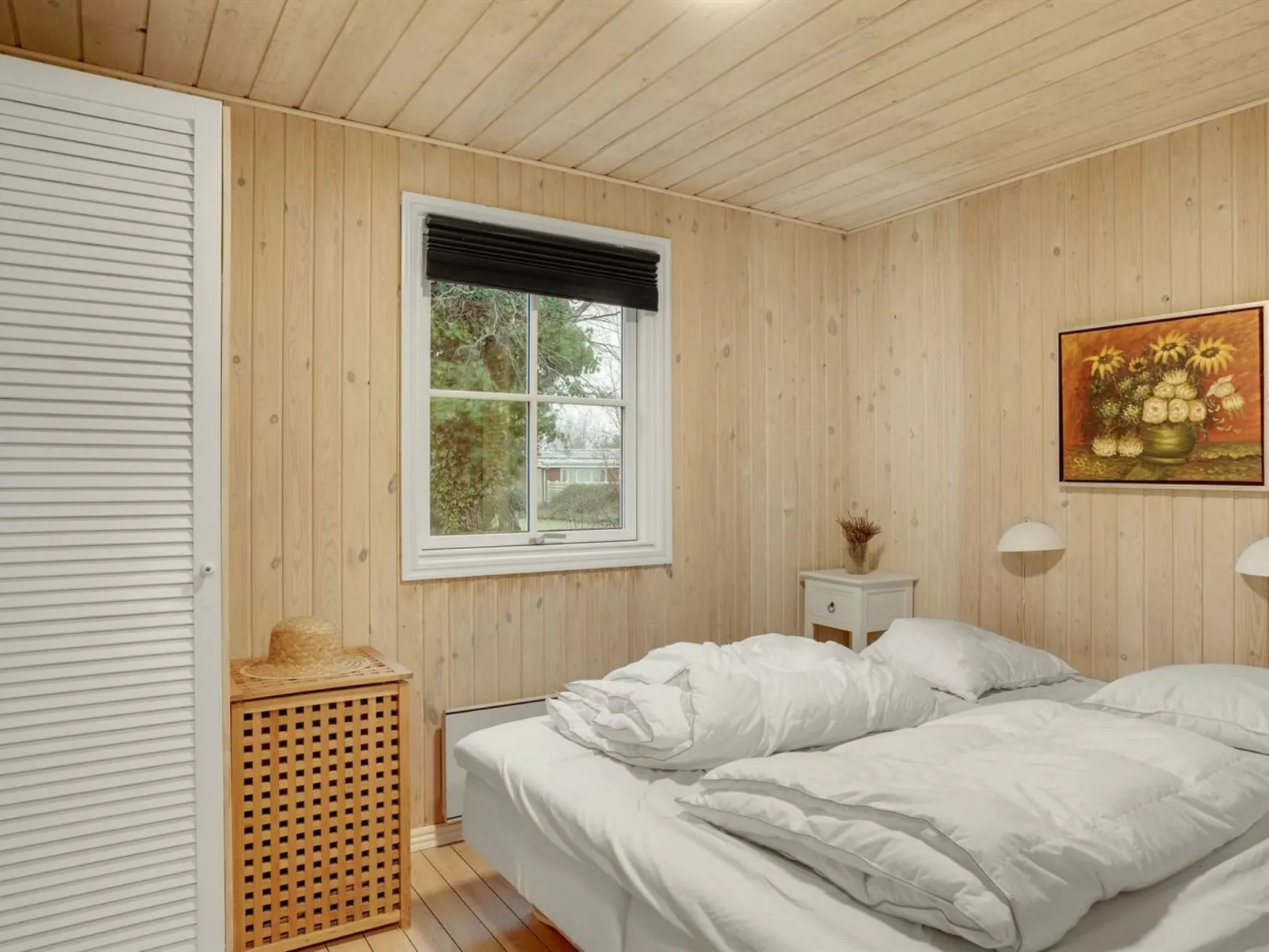 "Esalina" -  from the sea-Binnen