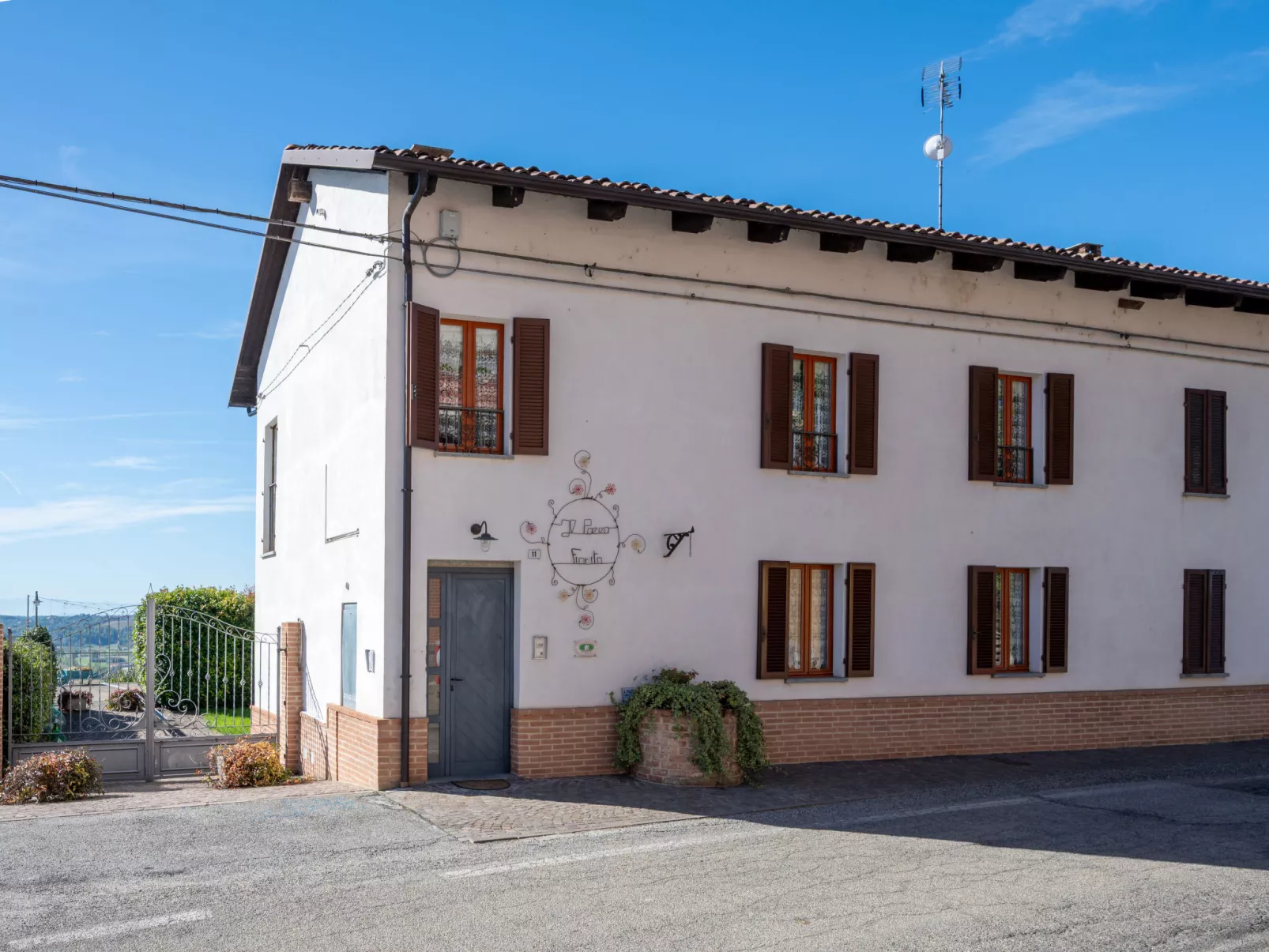 Le Rose d'Antan-Buiten