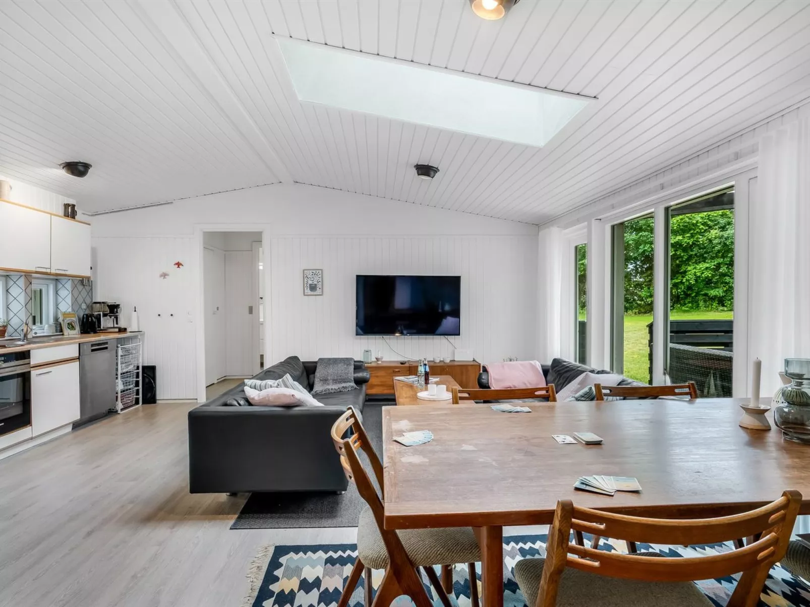 "Elmira" - 555m from the sea-Binnen