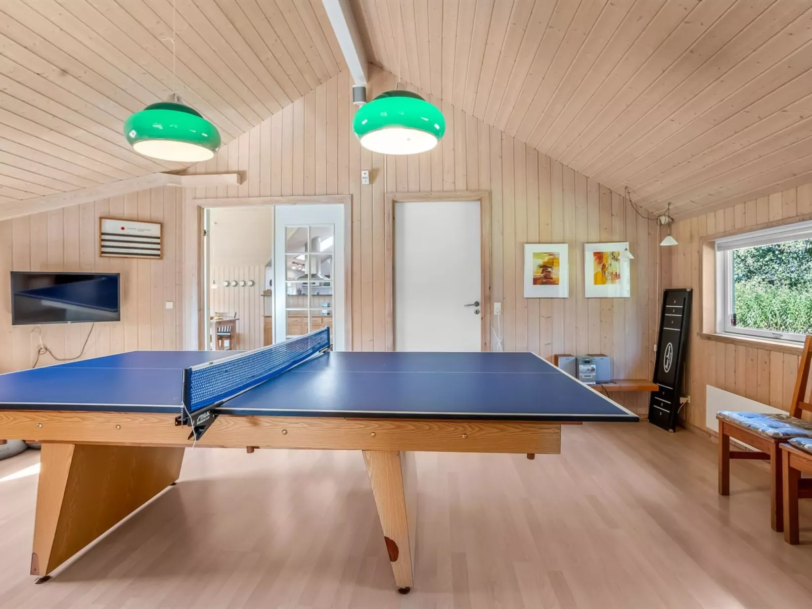 "Enid" - 700m from the sea