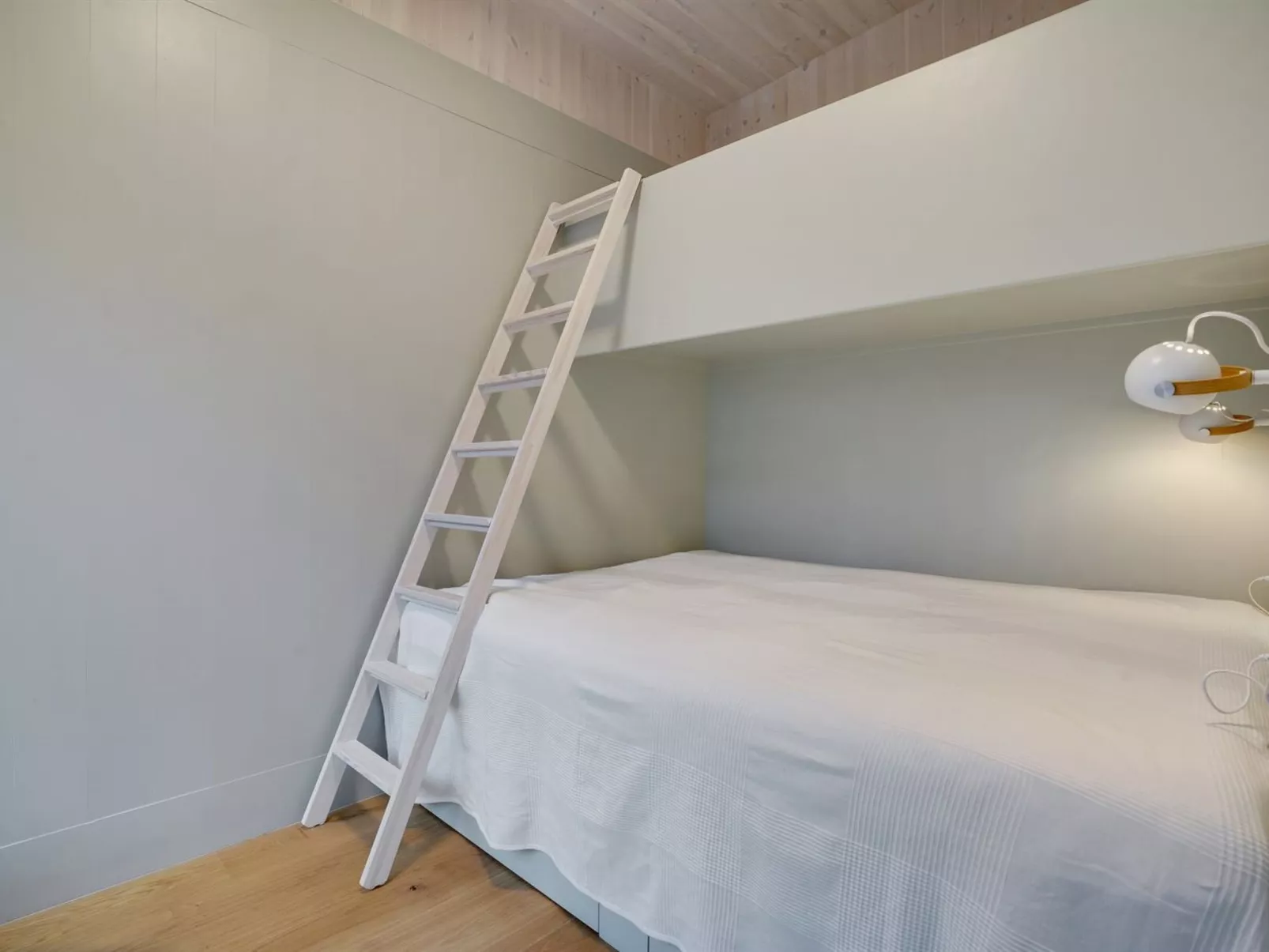 "Vanta" - 10m from the sea-Binnen