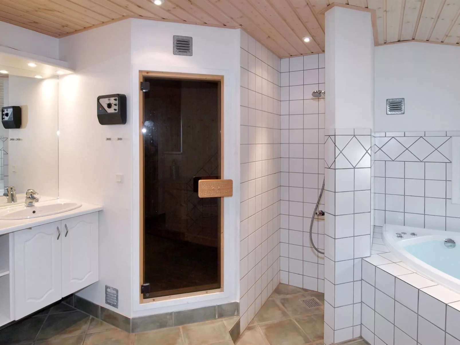 "Ansgar" - 150m from the sea-Binnen