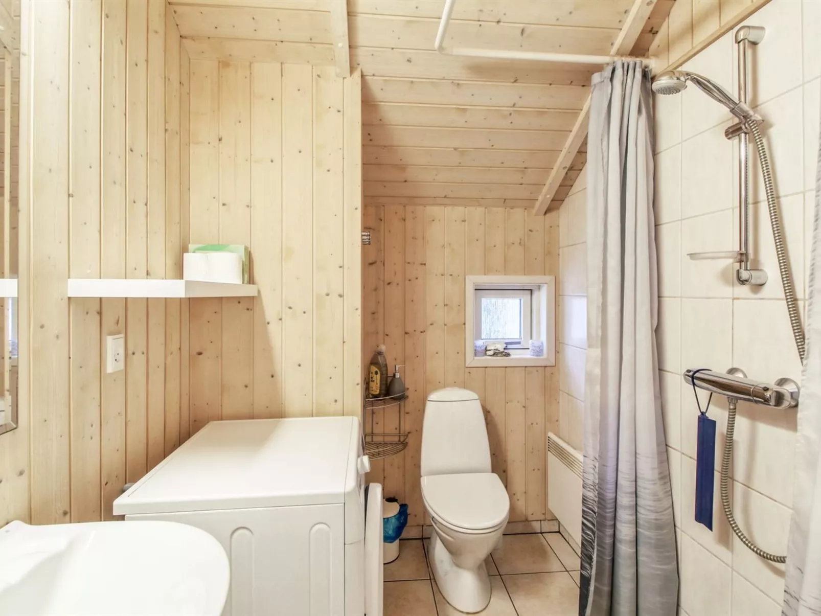 "Ellica" - 50km from the sea-Binnen