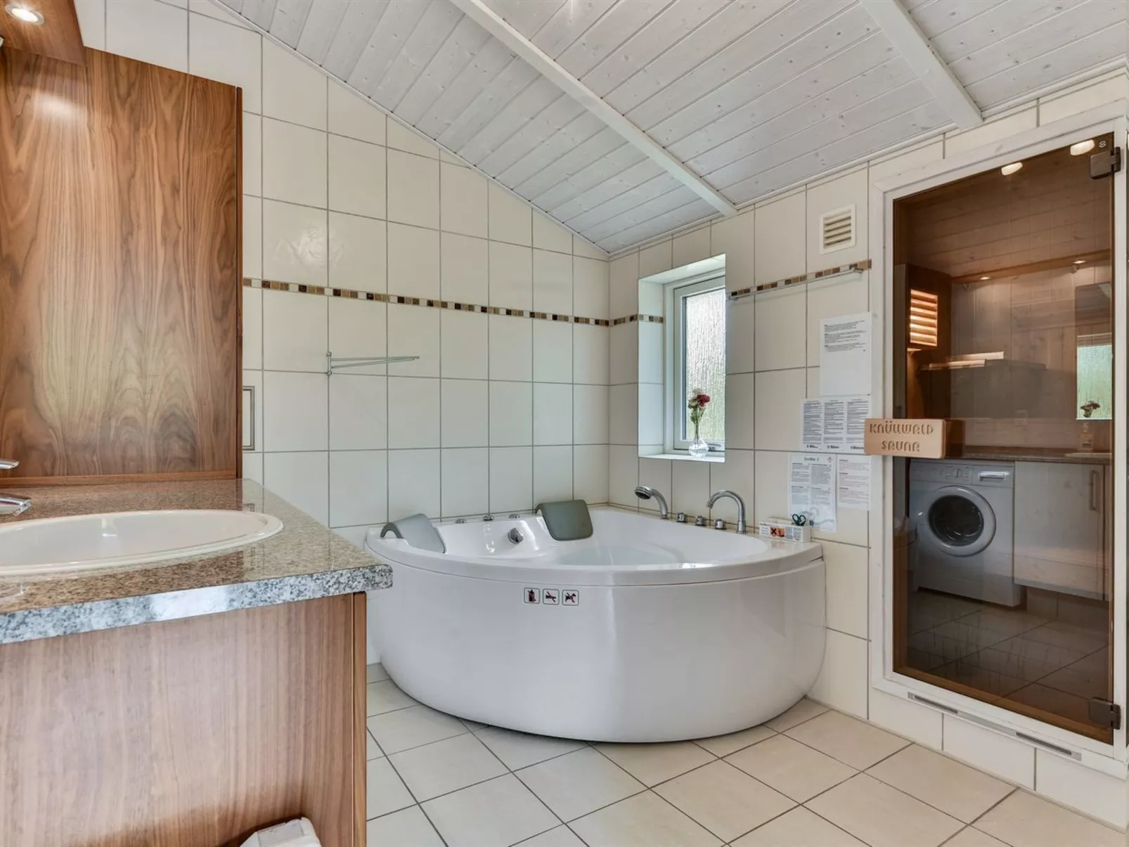 "Sisko" - 600m from the sea-Binnen